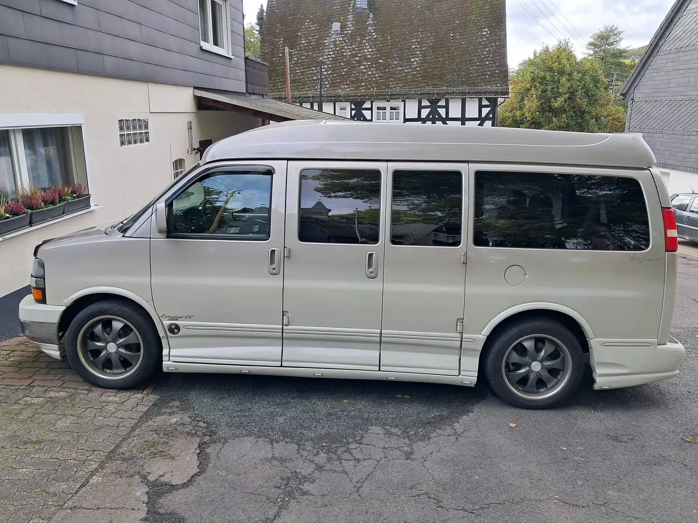 Chevrolet Chevy Van Express Plateado - 2