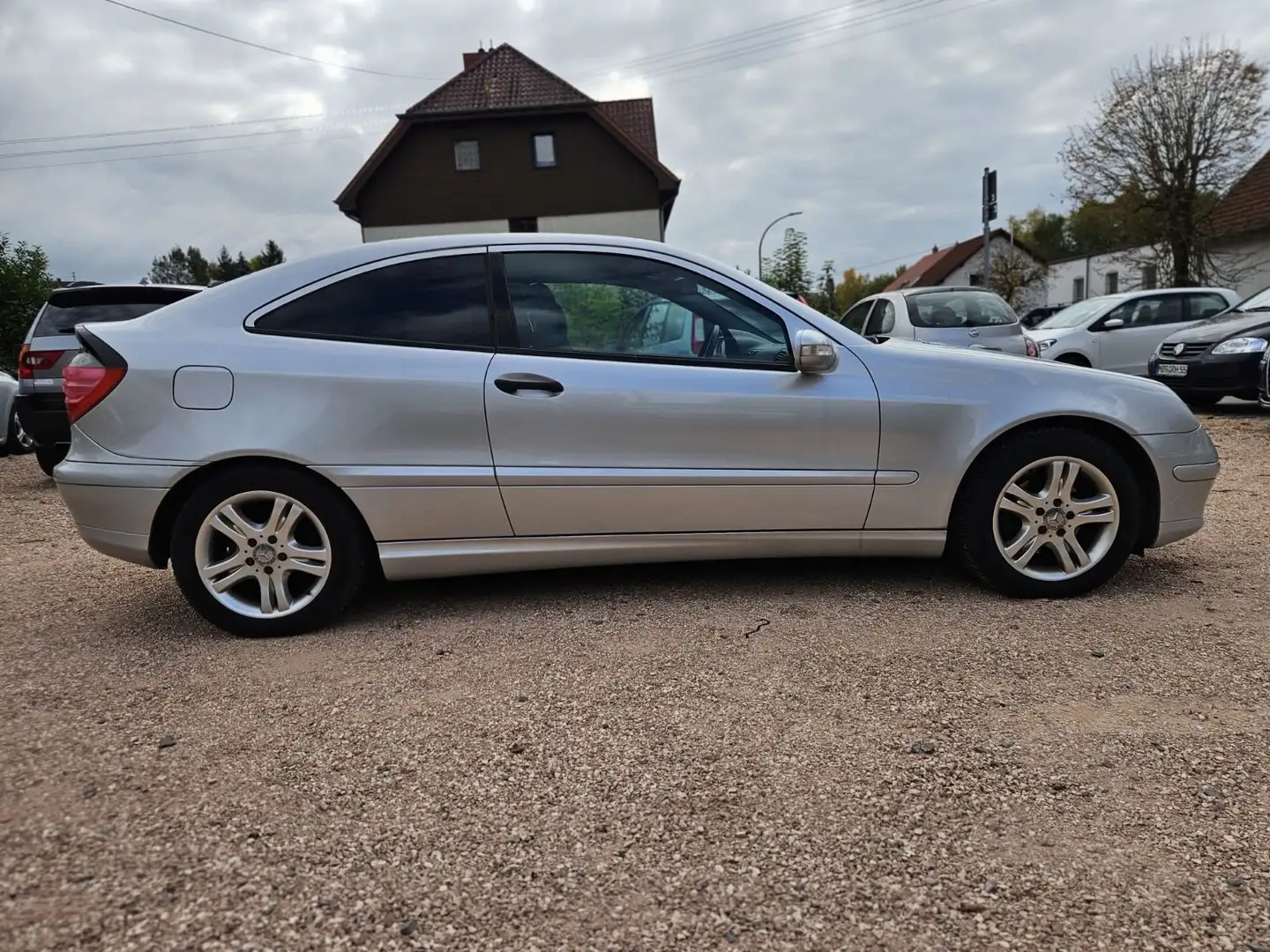 Mercedes-Benz C 180 COUPE TÜV NEU+ AUTOMATIK Silber - 2