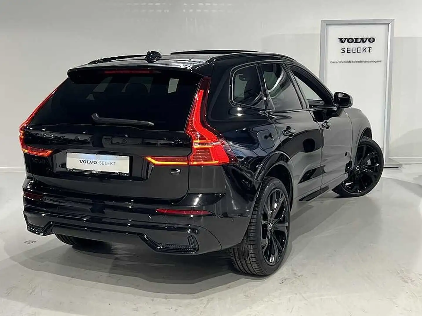 Volvo XC60 II T6 Black Edition Plus long range Zwart - 2