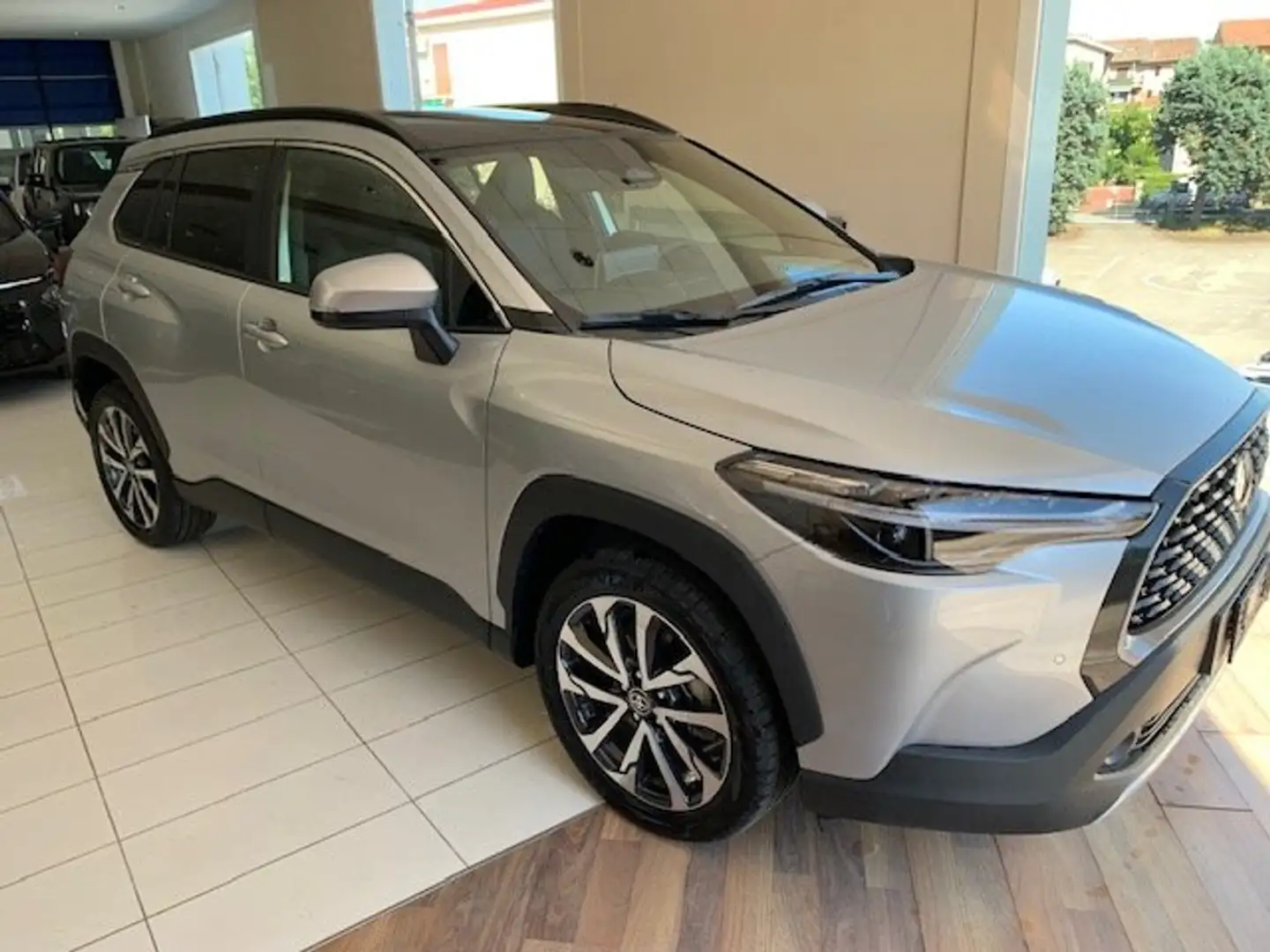 Toyota Corolla Cross 1.8 Hybrid 140 cv Lounge - KM ZERO! Gris - 1