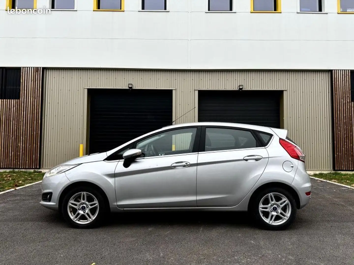 Ford Fiesta 1.0 80CH TITANIUM 5P OPPORTUNITÉ Gris - 2