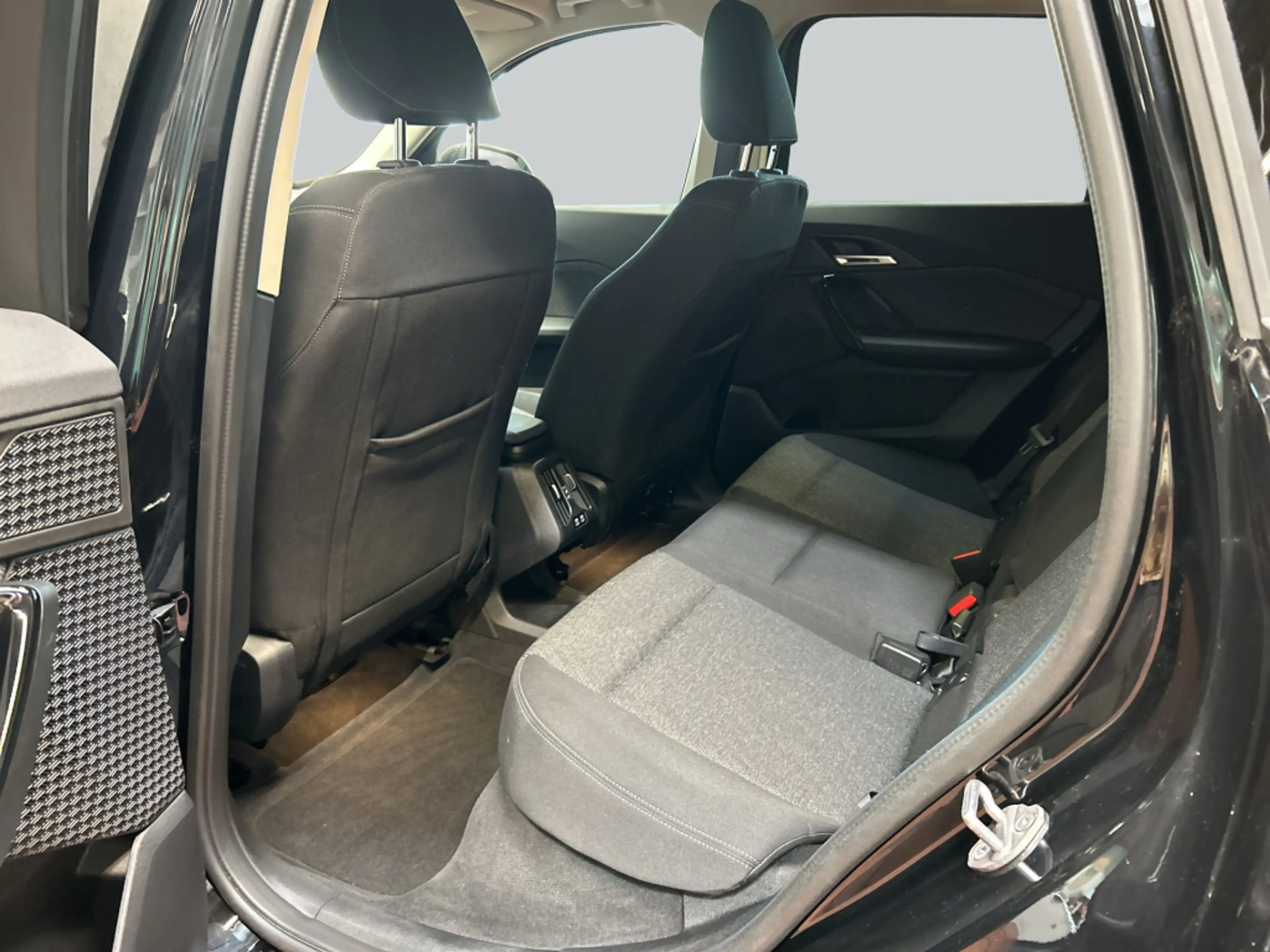 BMW iX1 xDrive30, AHK, LED, SHZ — photo 13