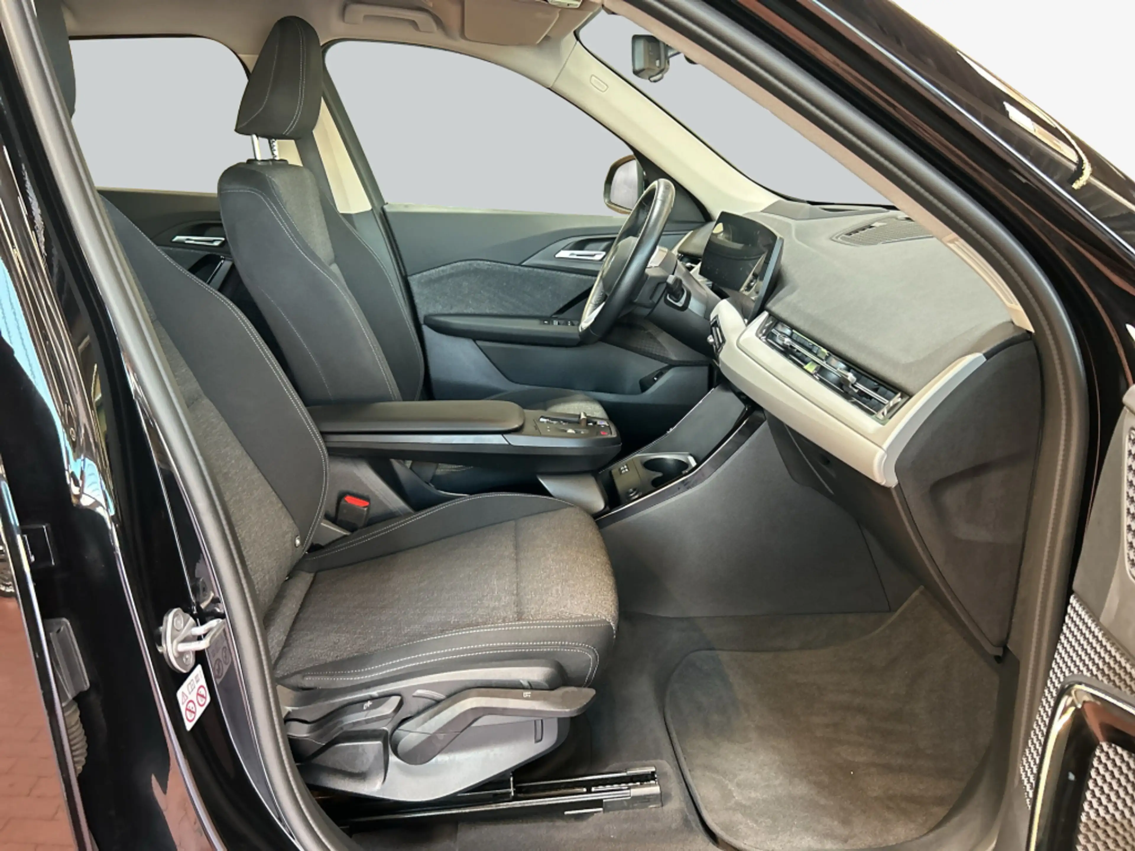 BMW iX1 xDrive30, AHK, LED, SHZ — photo 14