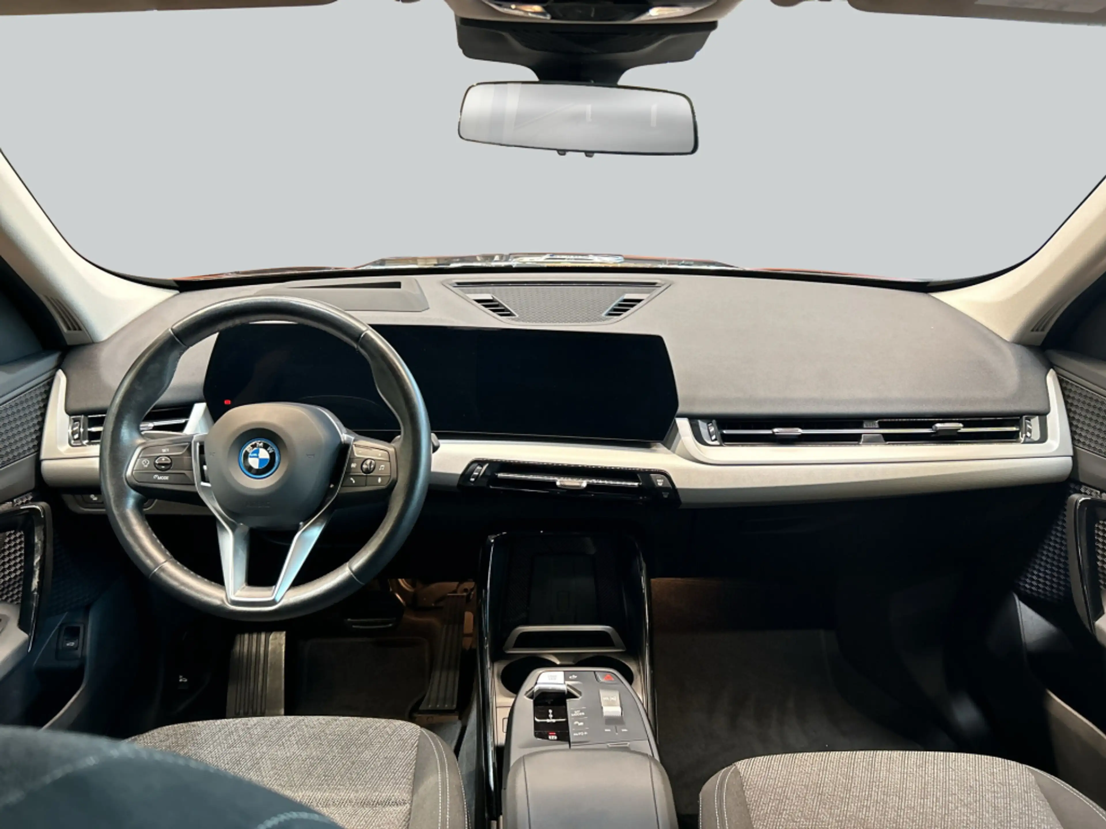 BMW iX1 xDrive30, AHK, LED, SHZ — photo 15