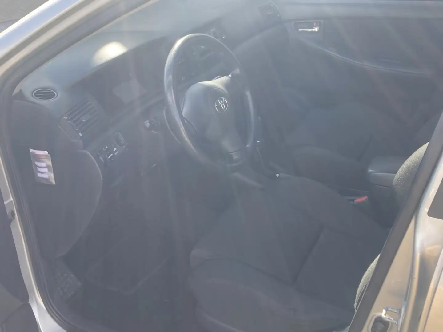 Toyota Corolla 1.6 VVT-i Terra 5-deurs | Trekhaak | Airco | NL au Grijs - 2