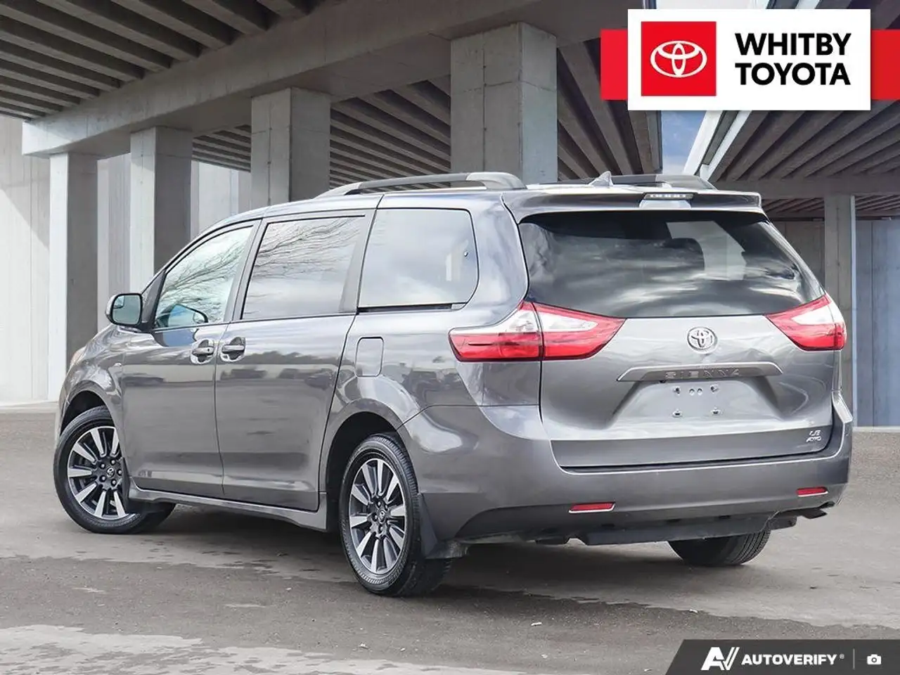 Toyota Sienna снимка Toyota Sienna