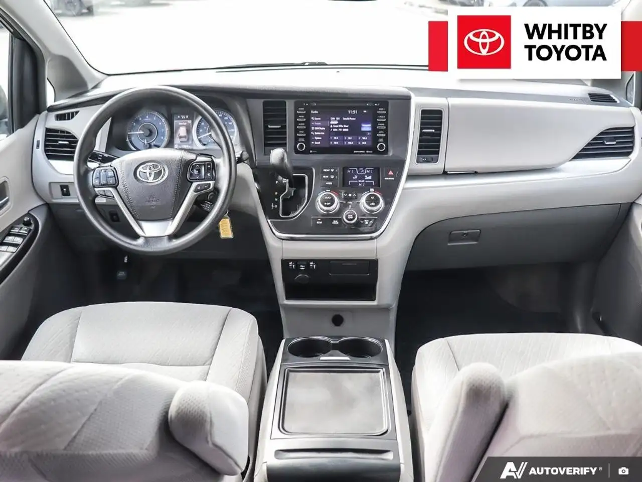 Toyota Sienna снимка Toyota Sienna