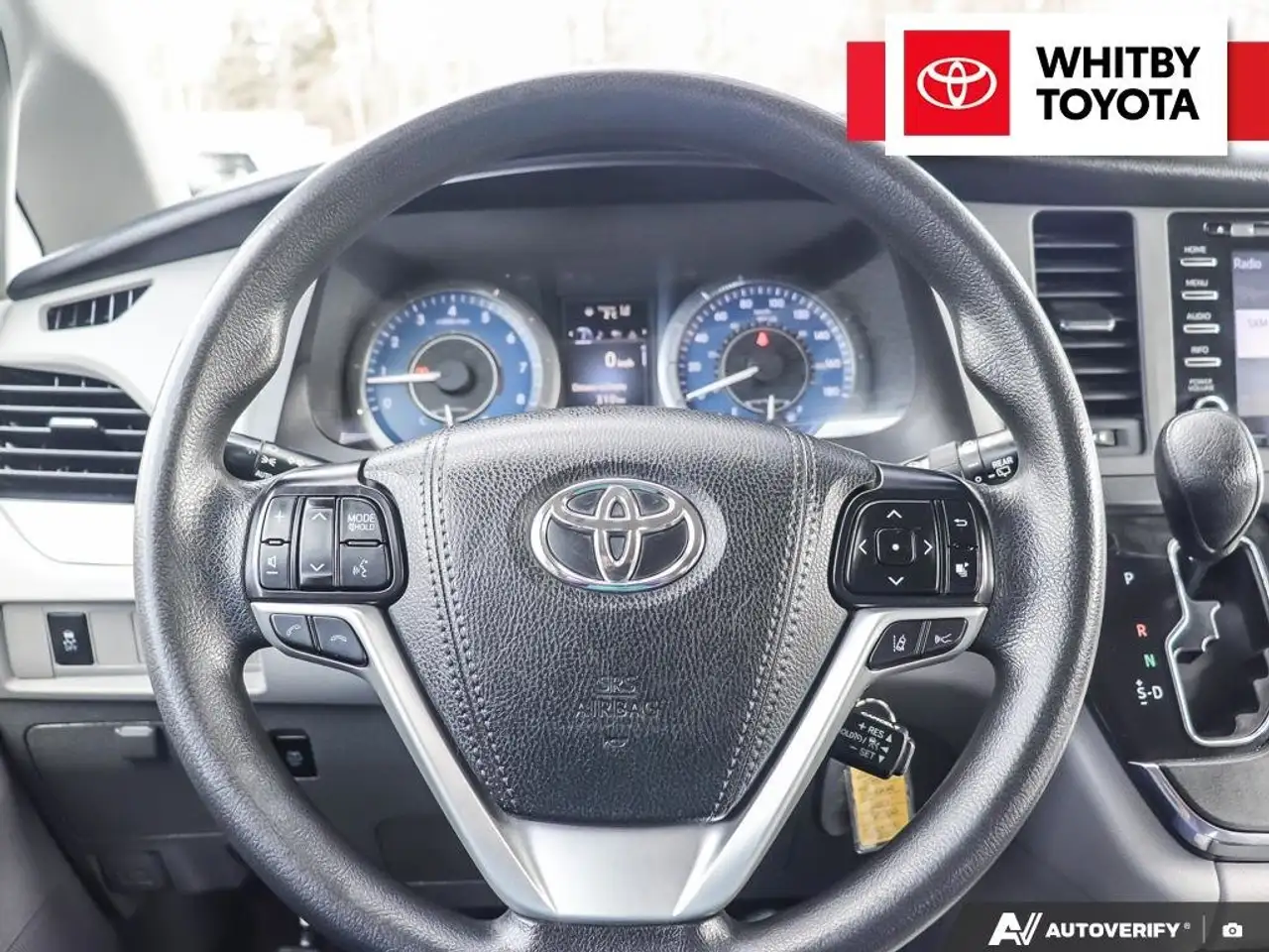 Toyota Sienna снимка Toyota Sienna