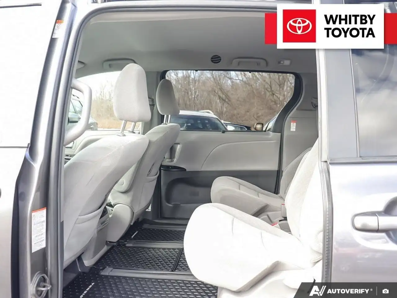 Toyota Sienna снимка Toyota Sienna