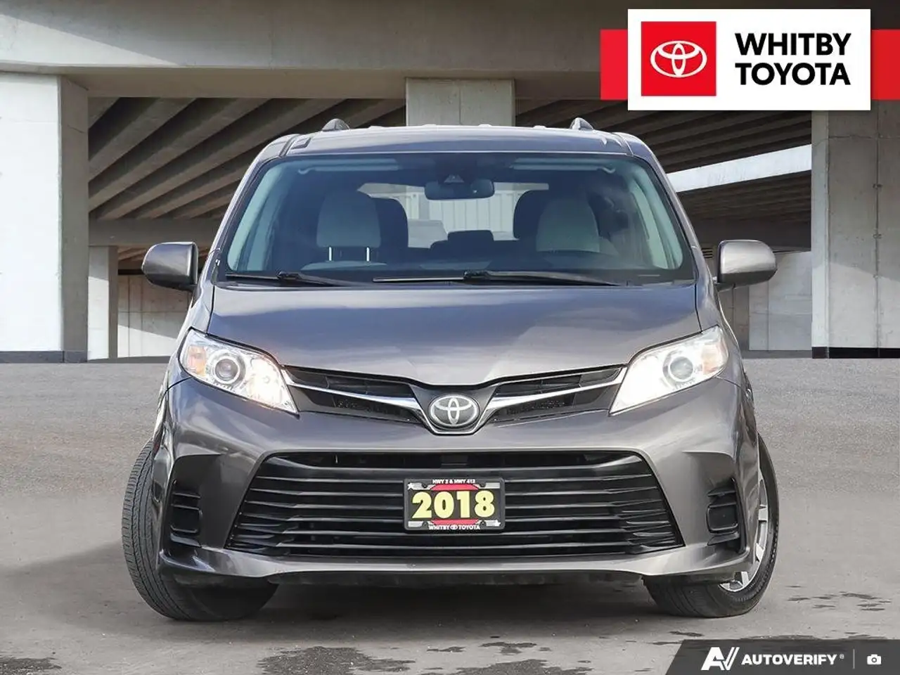 Toyota Sienna снимка Toyota Sienna
