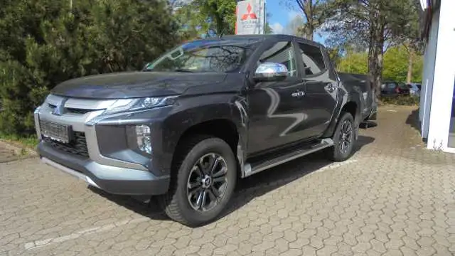 Mitsubishi L200 Doppelkabine Select 2.2 DI D 4WD 6 Gang