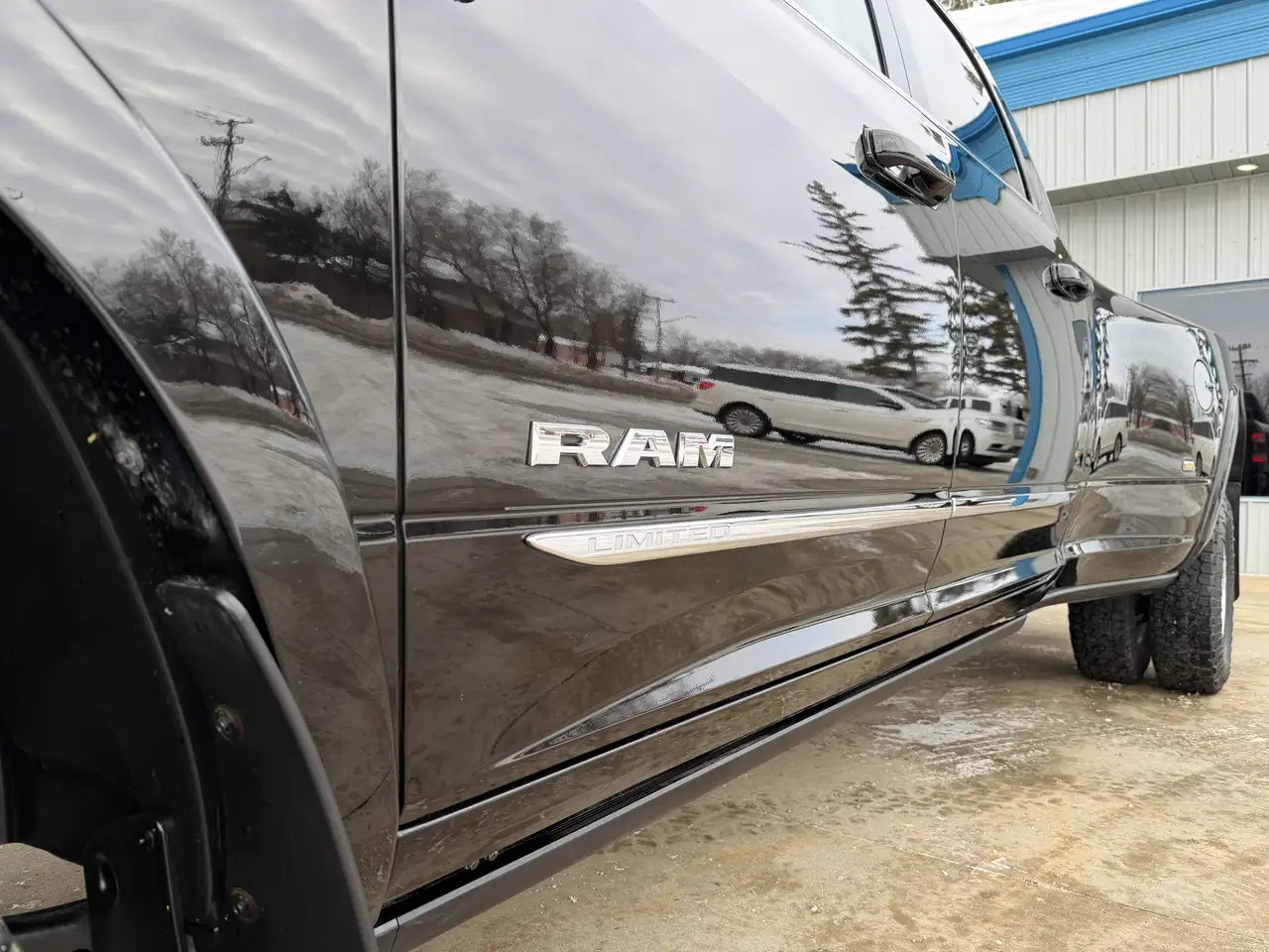 RAM 3500 снимка RAM 3500