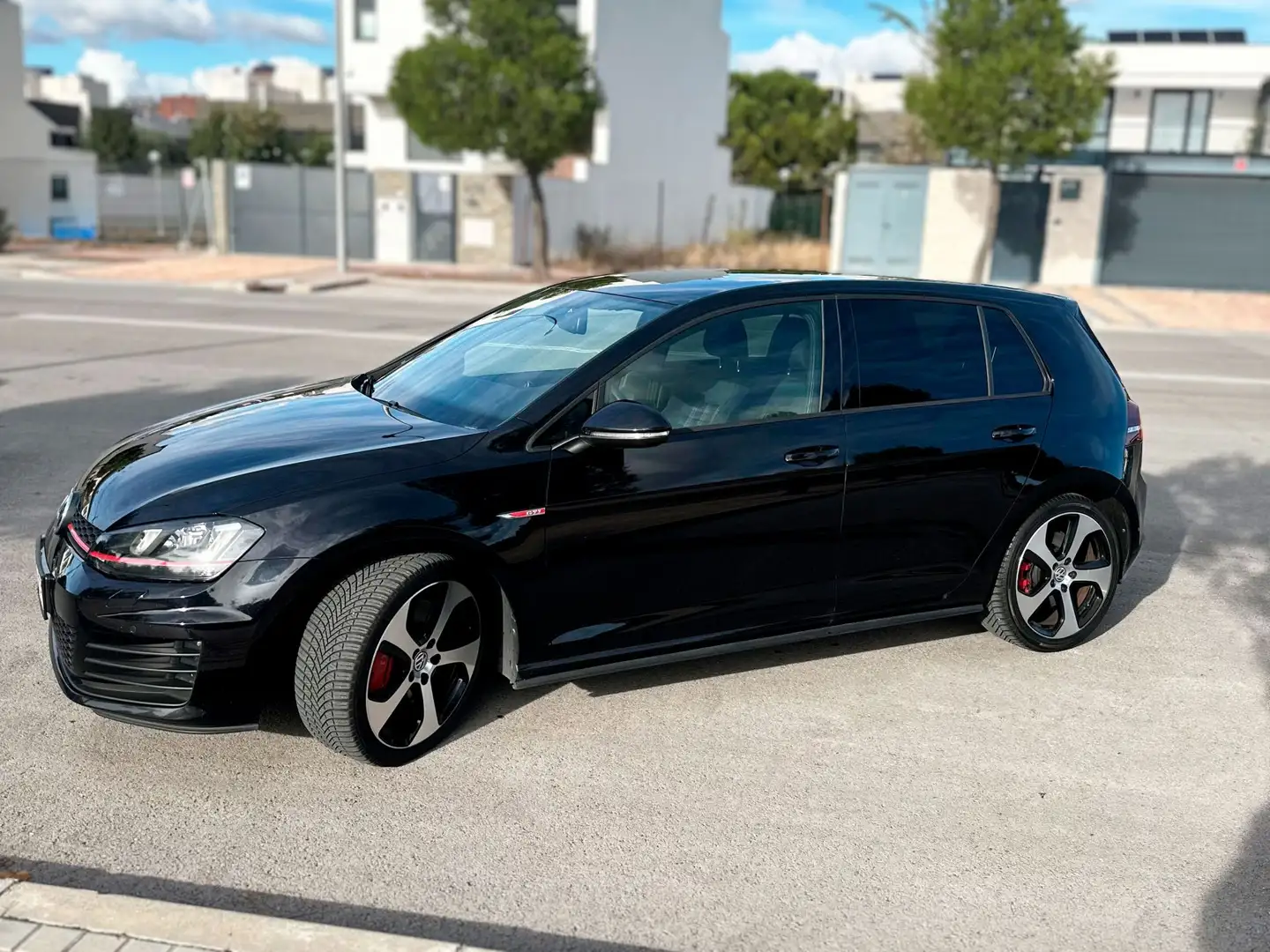 Volkswagen Golf 2.0 TSI 220cv GTI BMT Negro - 2