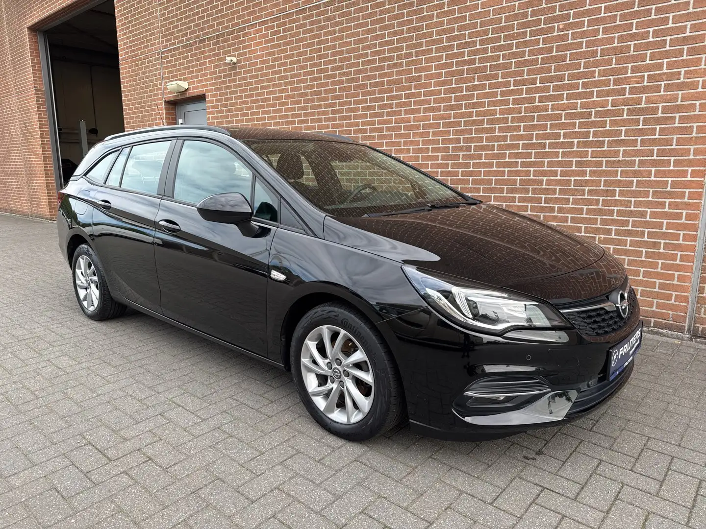 Opel Astra 1.5 Turbo D Start/Stop Edition MT6 Negro - 2