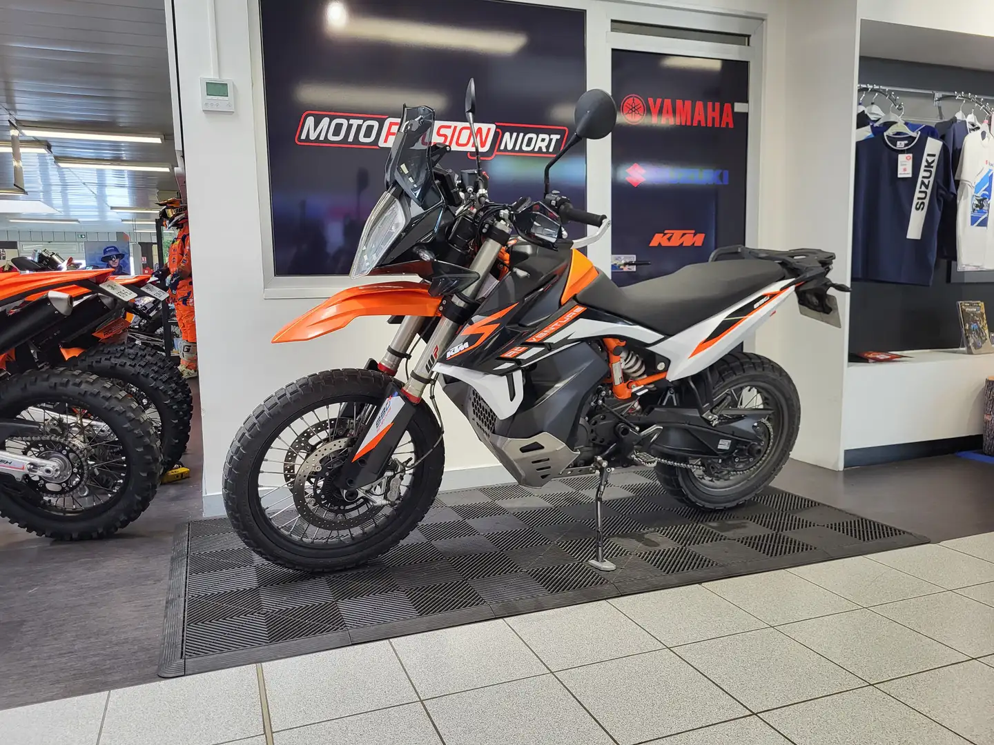 KTM 890 Adventure - 1