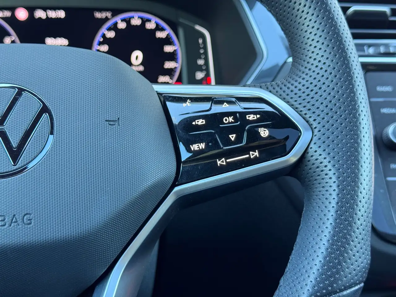 Volkswagen Tiguan 1.5 TSI R-Line Pano/Trekhaak/360/Sfeer 14