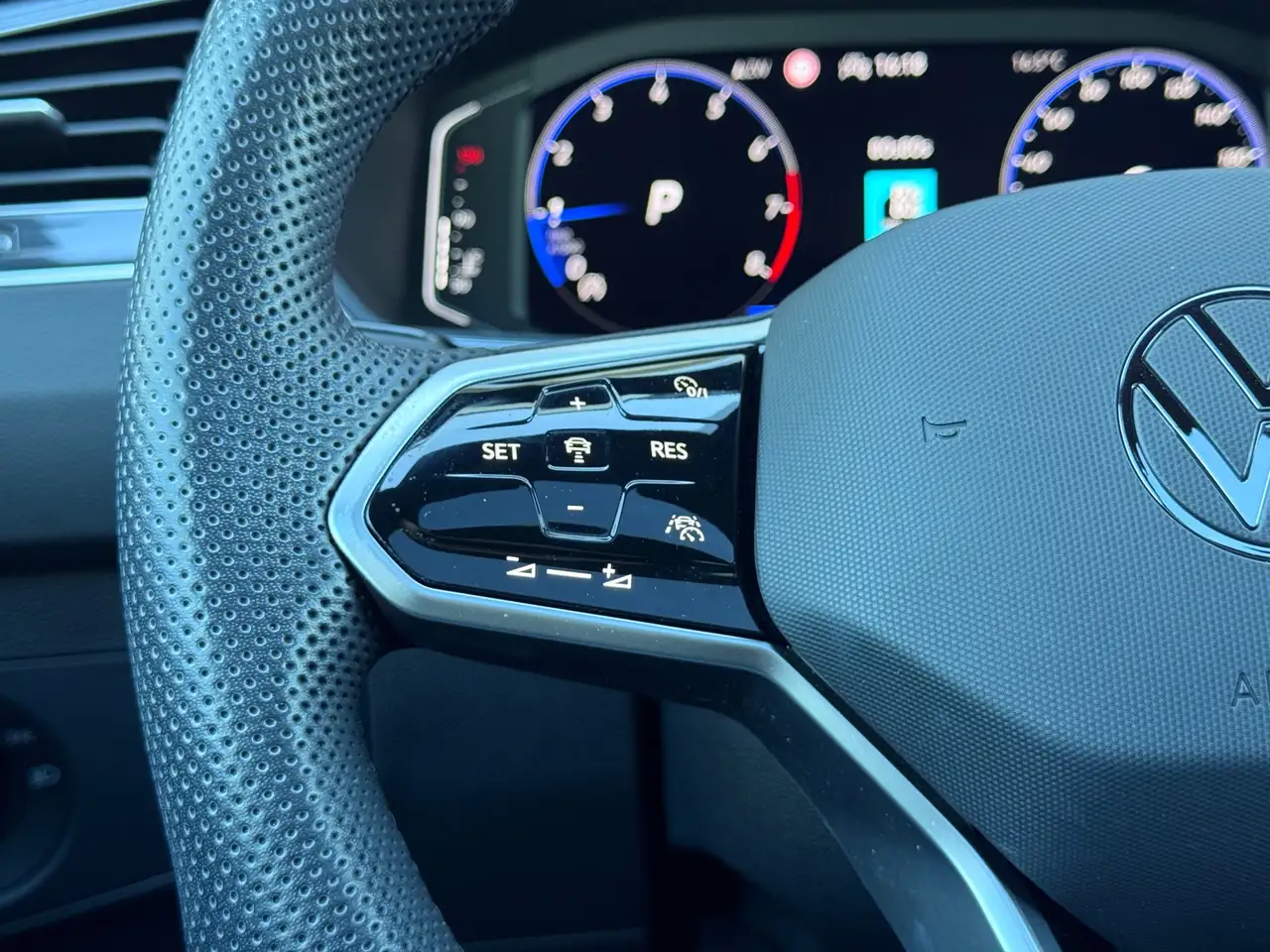 Volkswagen Tiguan 1.5 TSI R-Line Pano/Trekhaak/360/Sfeer 13