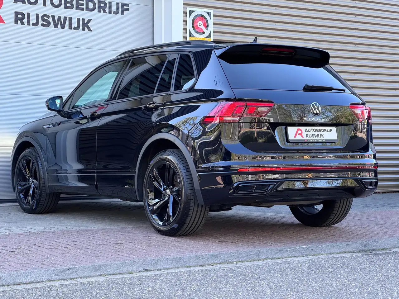 Volkswagen Tiguan 1.5 TSI R-Line Pano/Trekhaak/360/Sfeer 8