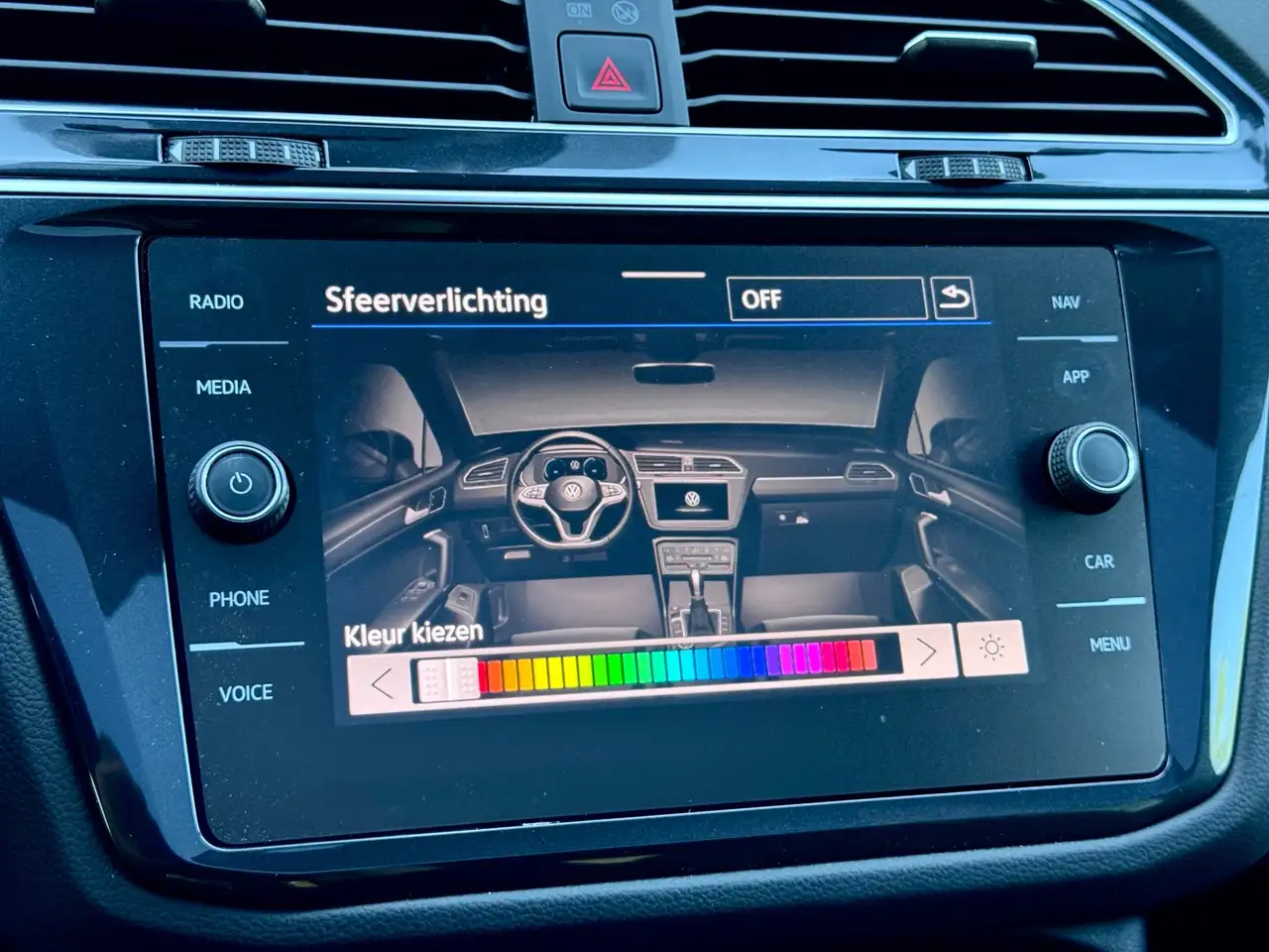 Volkswagen Tiguan 1.5 TSI R-Line Pano/Trekhaak/360/Sfeer 22