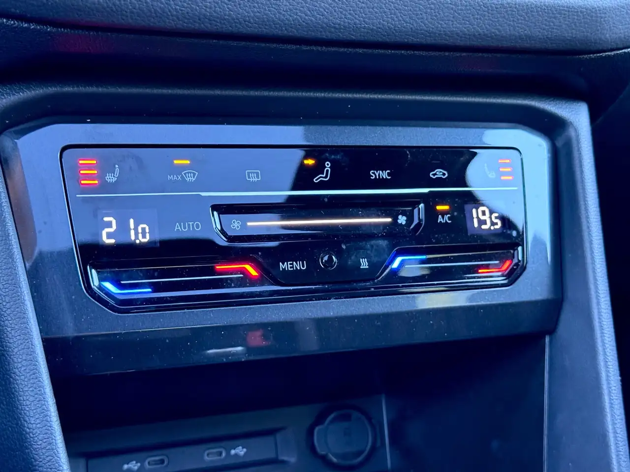 Volkswagen Tiguan 1.5 TSI R-Line Pano/Trekhaak/360/Sfeer 18