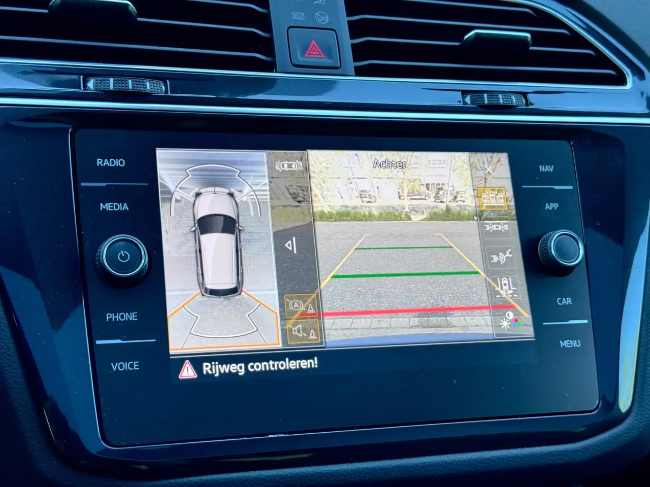 Volkswagen Tiguan 1.5 TSI R-Line Pano/Trekhaak/360/Sfeer 20