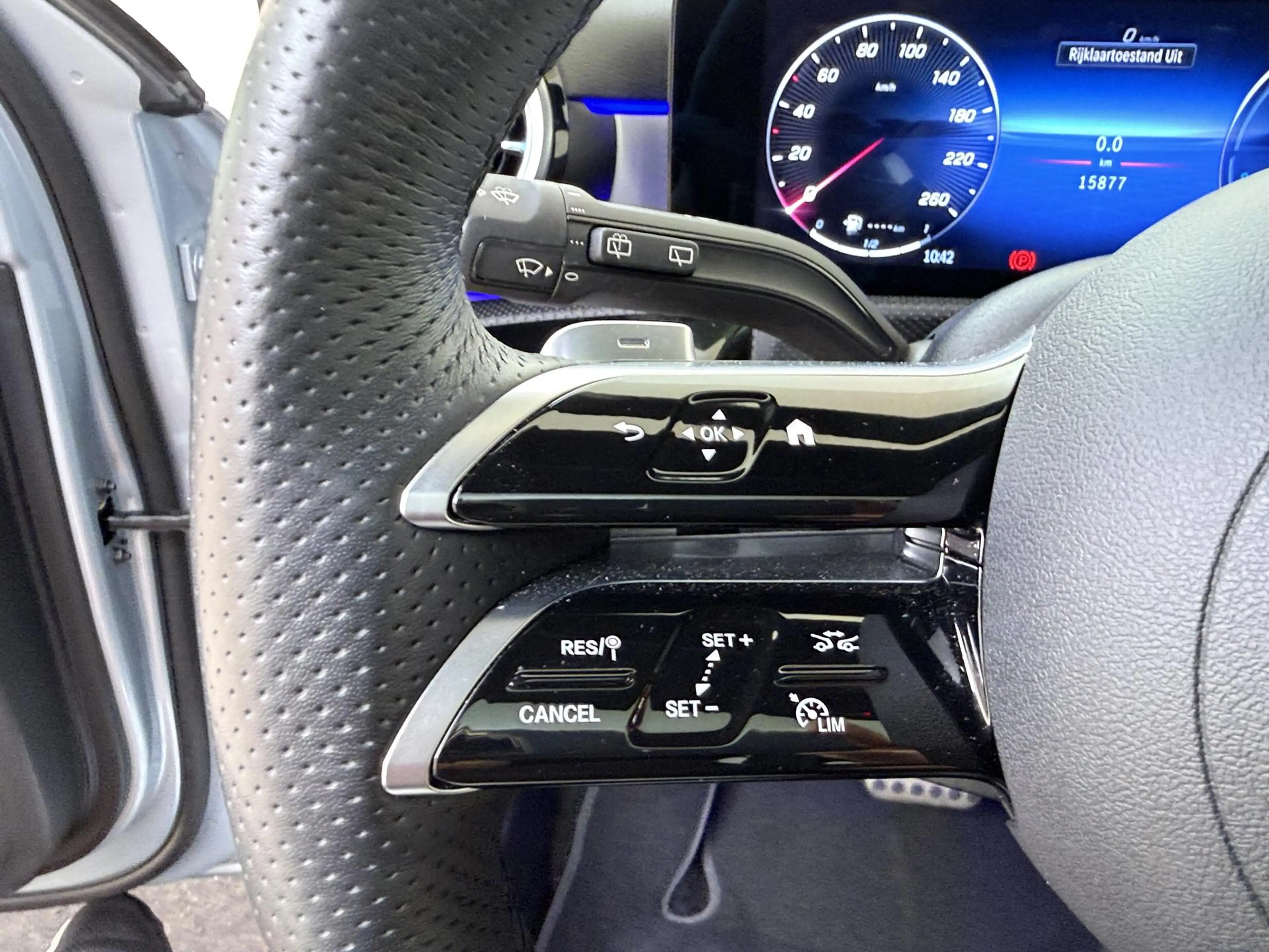 Mercedes-Benz A 250 e Business Solution AMG / Panaromadak / Headup-Dis — photo 12