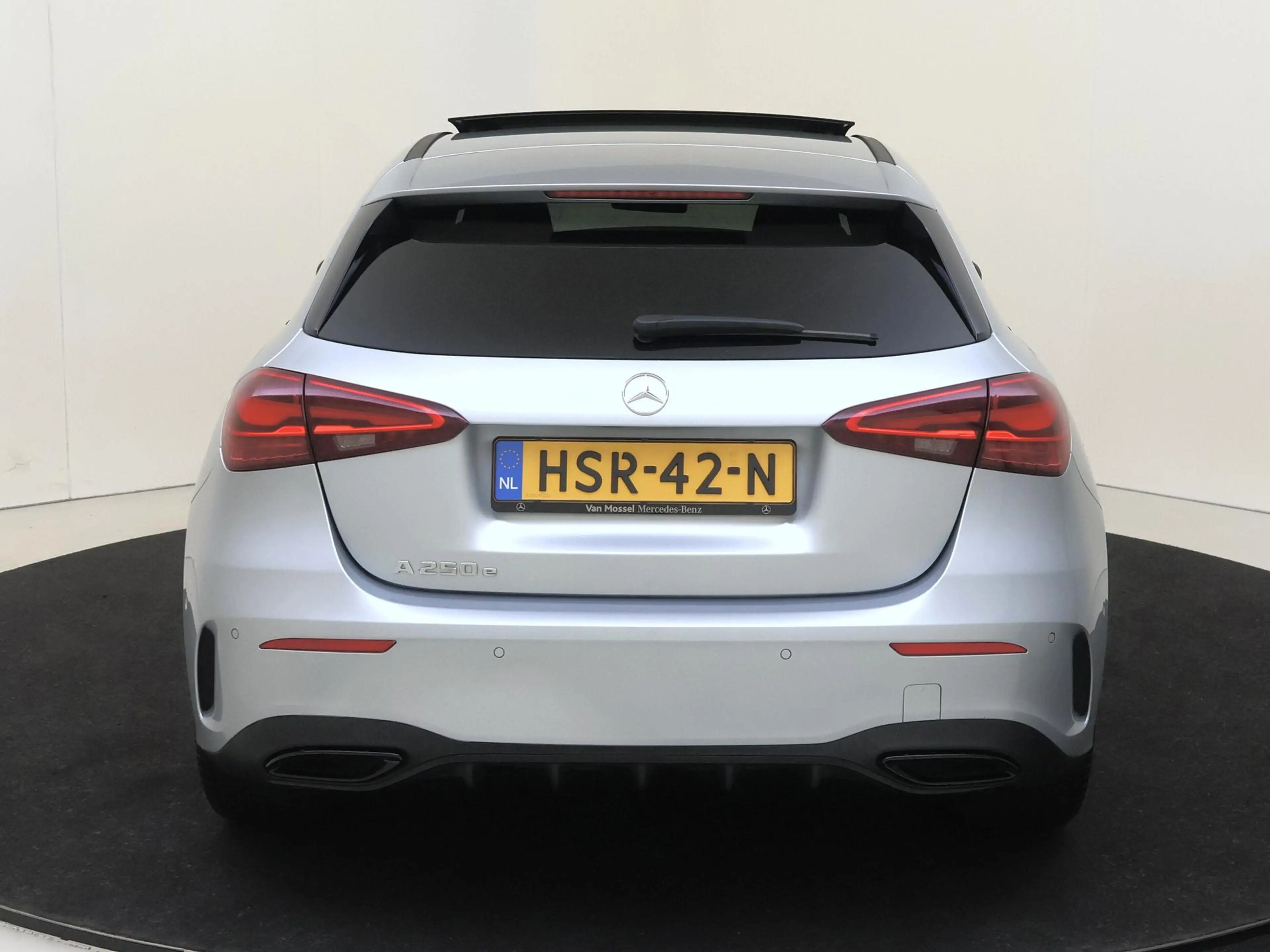 Mercedes-Benz A 250 e Business Solution AMG / Panaromadak / Headup-Dis — photo 7