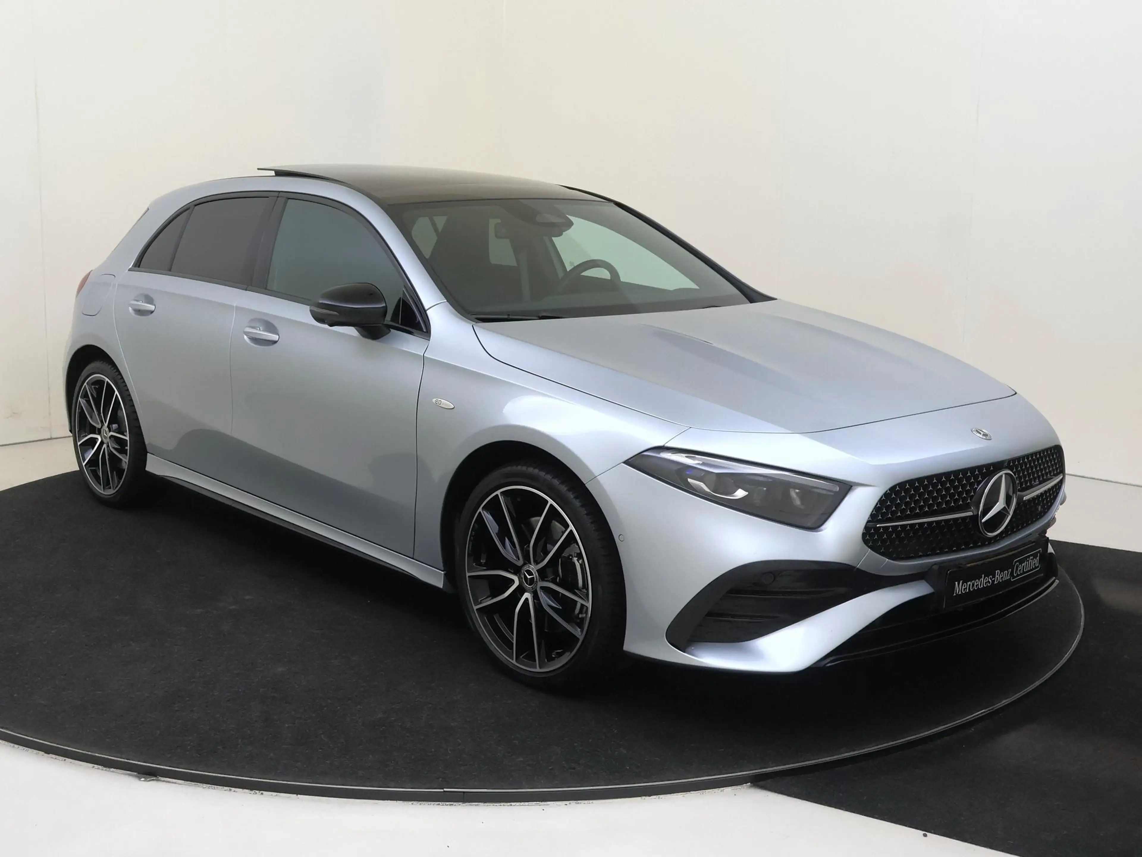 Mercedes-Benz A 250 e Business Solution AMG / Panaromadak / Headup-Dis — photo 2