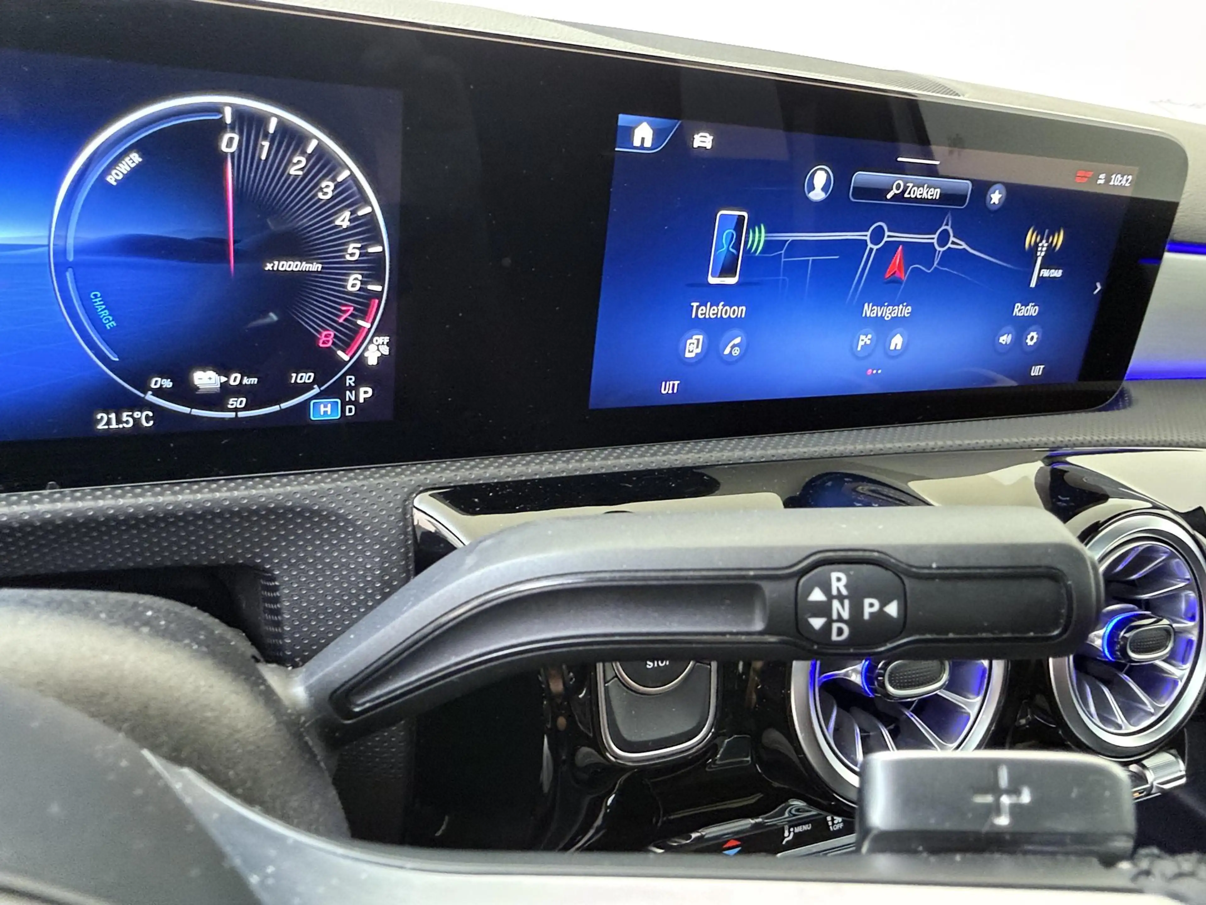 Mercedes-Benz A 250 e Business Solution AMG / Panaromadak / Headup-Dis — photo 14
