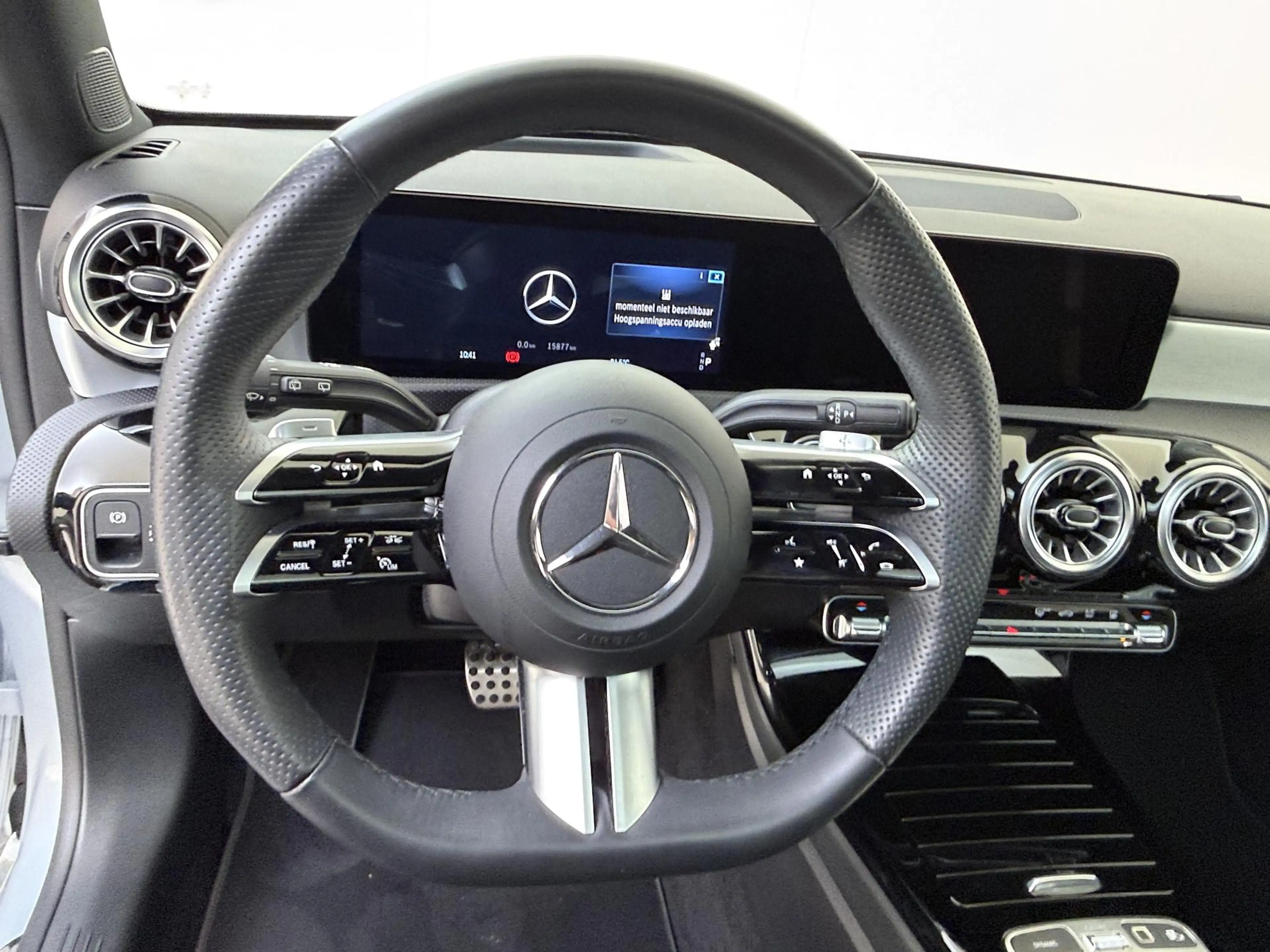 Mercedes-Benz A 250 e Business Solution AMG / Panaromadak / Headup-Dis — photo 10