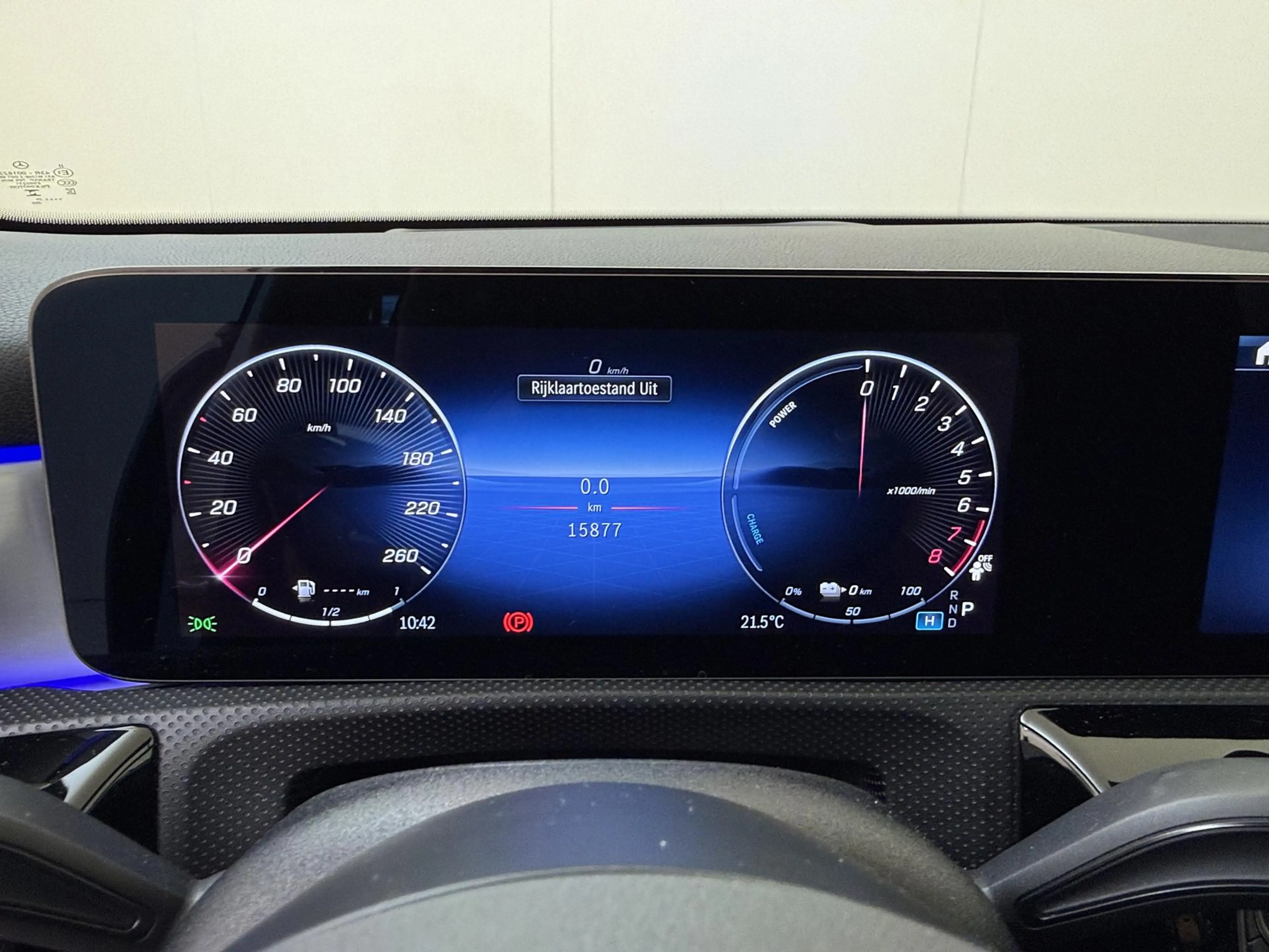 Mercedes-Benz A 250 e Business Solution AMG / Panaromadak / Headup-Dis — photo 11