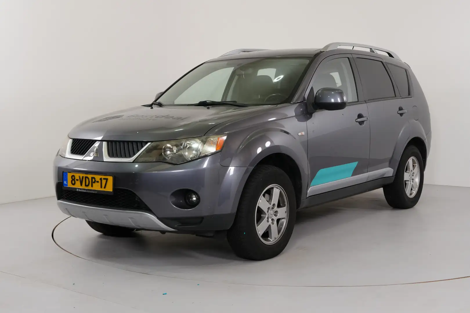 Mitsubishi Outlander 2.2 DI-D Intense 4x4 | Bedrijfswagen | Trekhaak | Šedá - 2