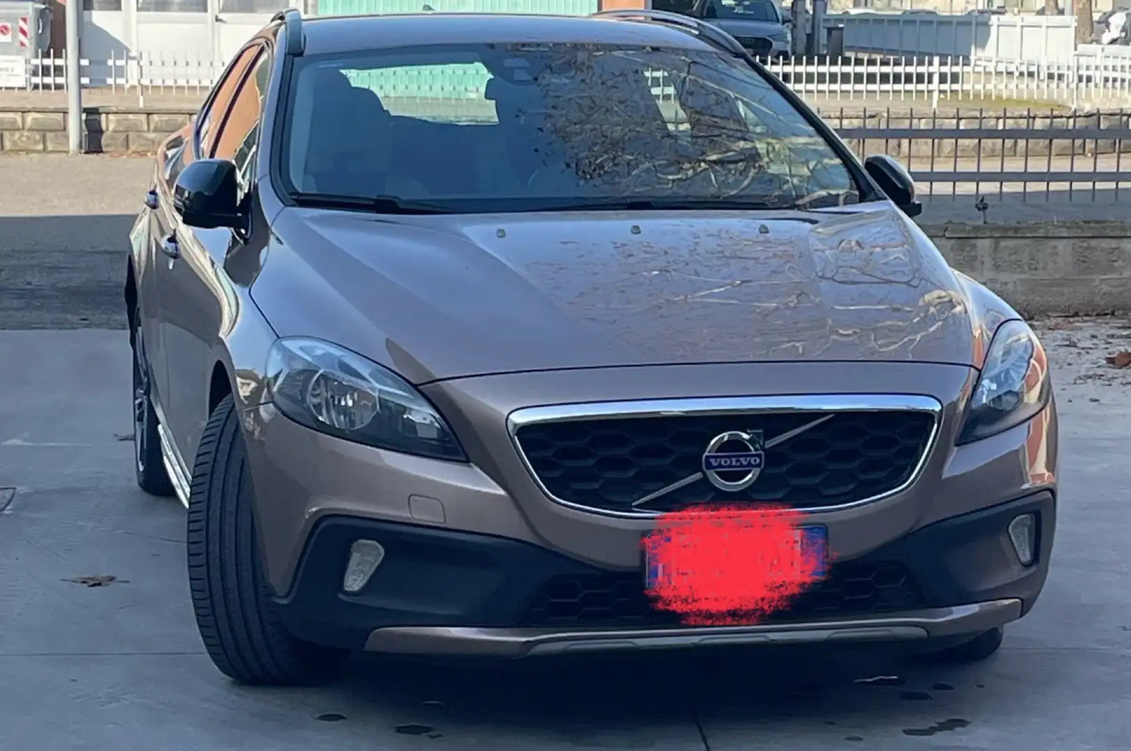 Volvo V40 Cross Country 2.0 d3 Momentum Oro - 1