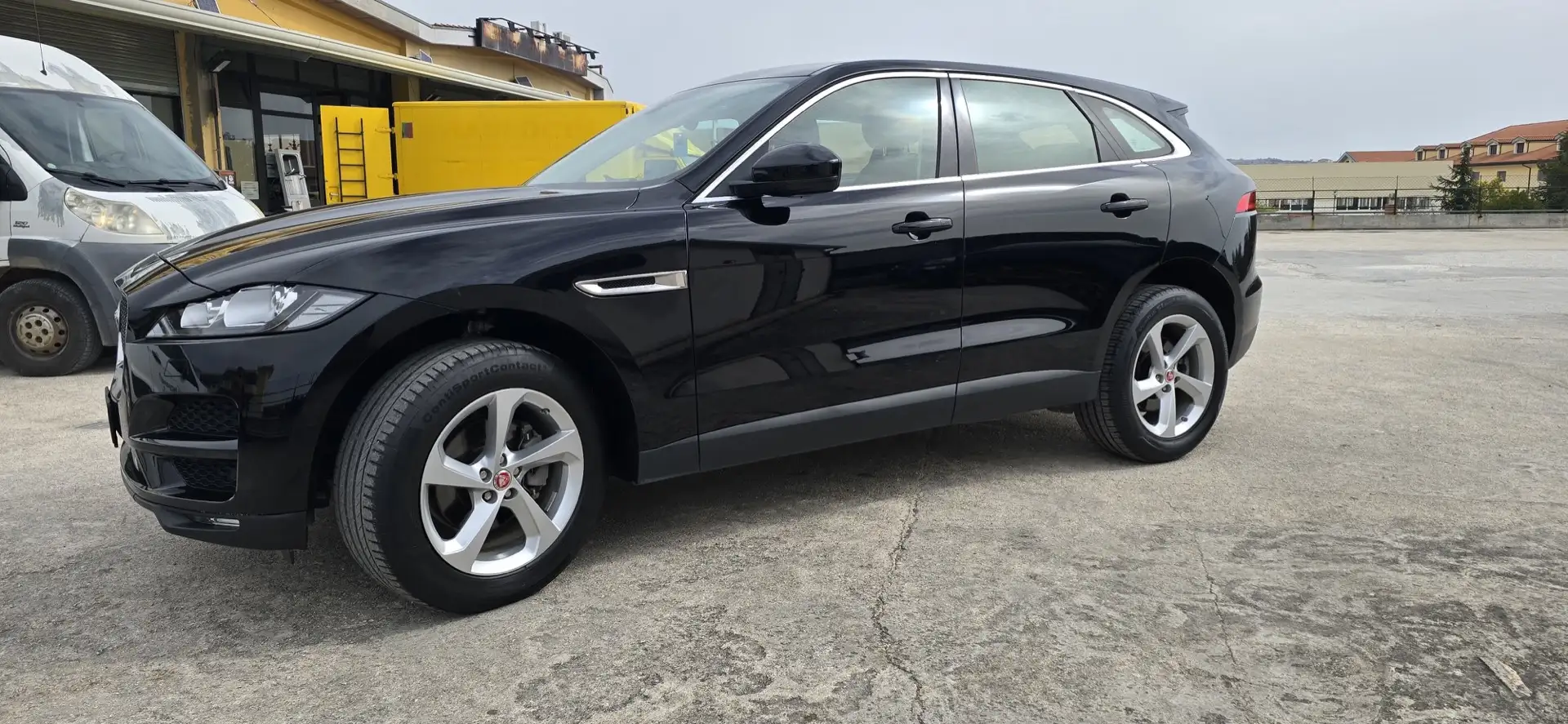 Jaguar F-Pace 2.0d Portfolio awd 180cv auto - 2
