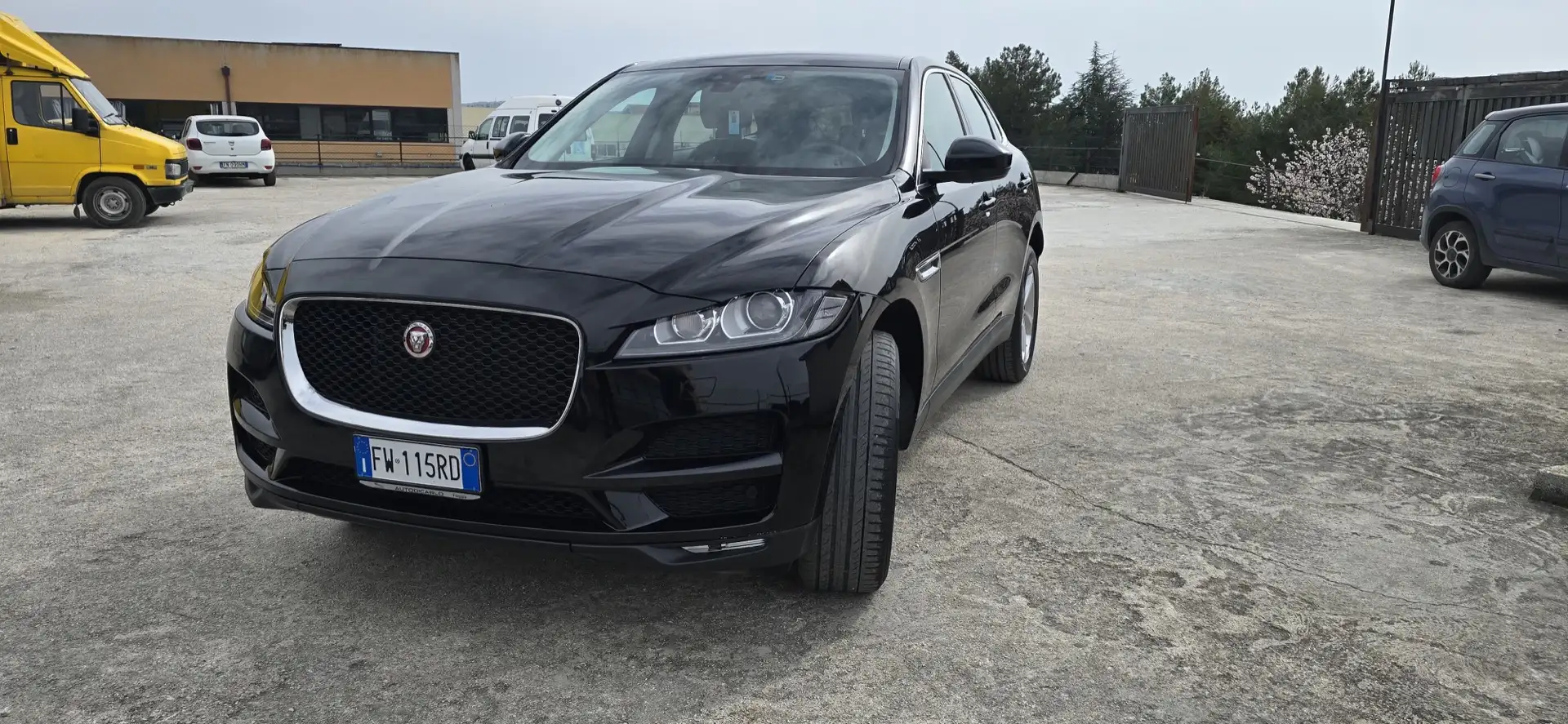 Jaguar F-Pace 2.0d Portfolio awd 180cv auto - 1