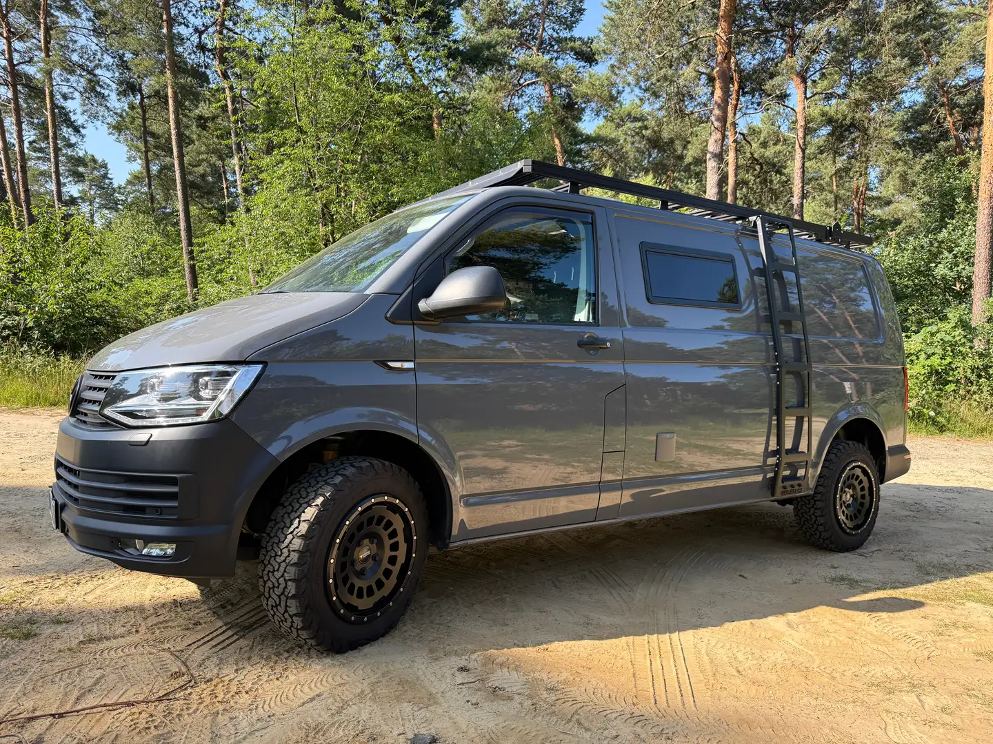 Volkswagen T6 Transporter 2.0 TDI-Womo-lang-Autoterm-LED-Multi-LiFePO4-AHK Grau - 1