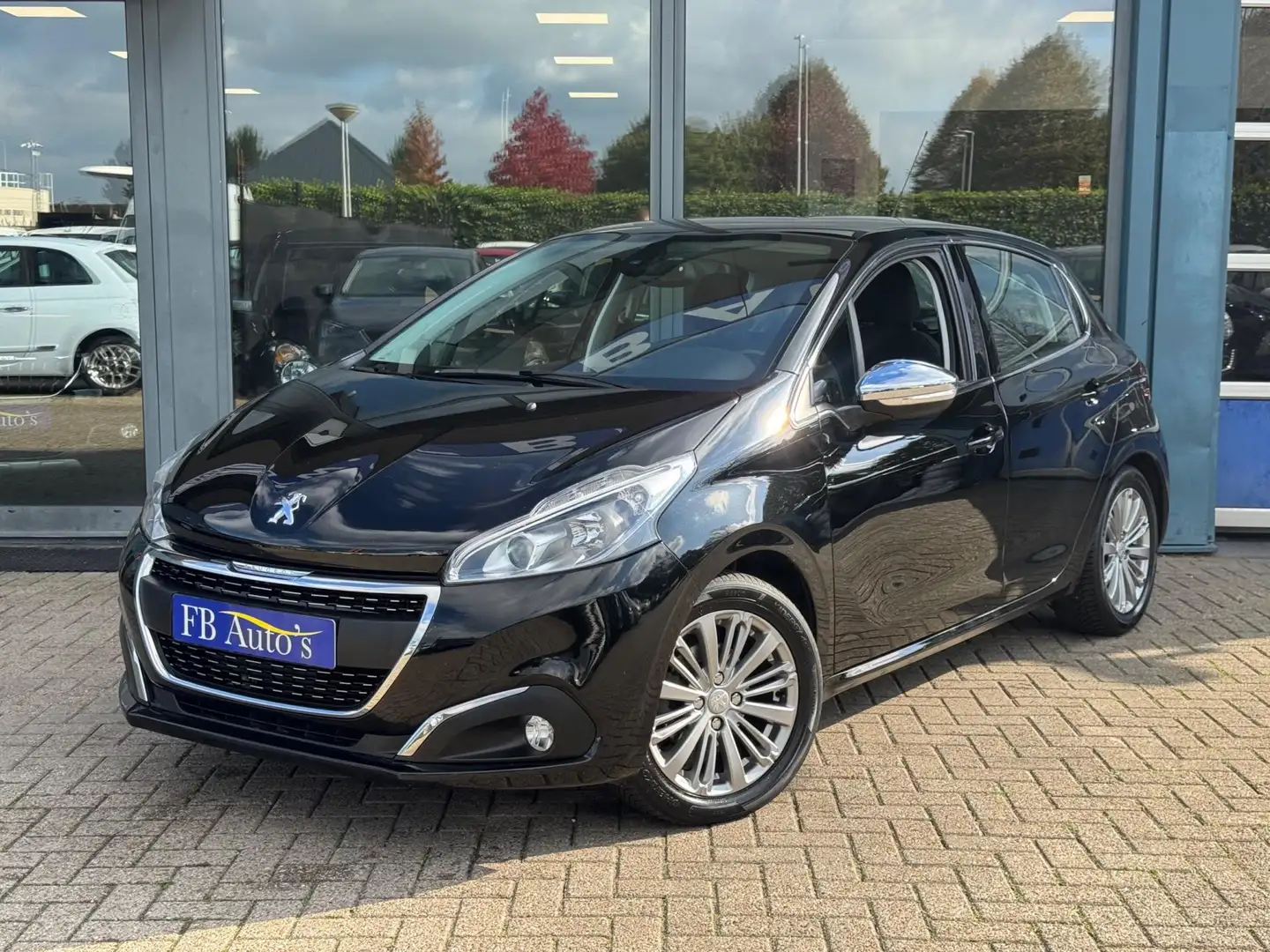 Peugeot 208 1.2 PureTech Allure Airco Lmv Navi Cruise Camera Zwart - 1