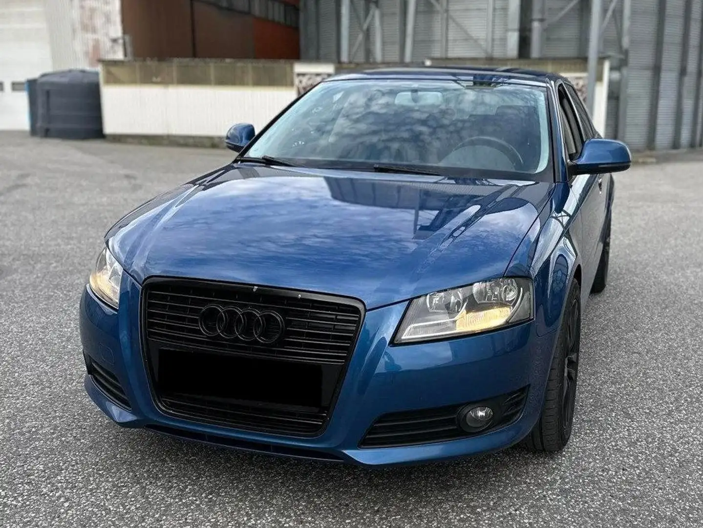 Audi A3 A3 Sportback 1.9 TDi Ambiente DPF S tronic Blauw - 1