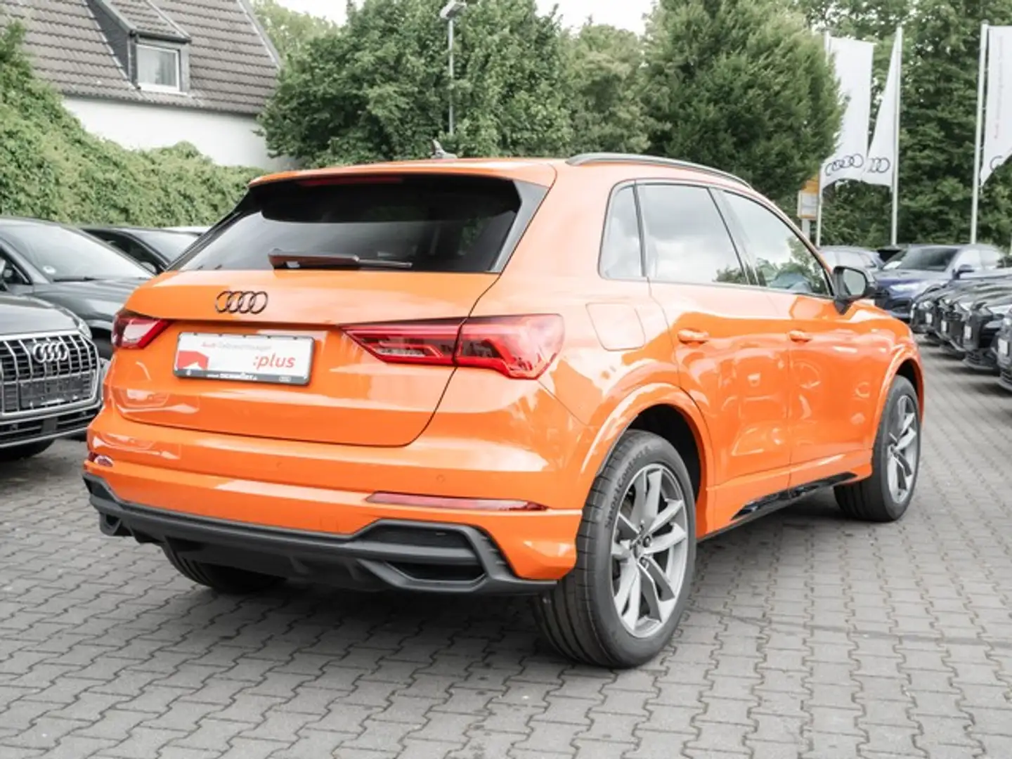 Audi Q3 35 TFSI S line AHK LM19 Sports. LED Smartph. In... Orange - 2