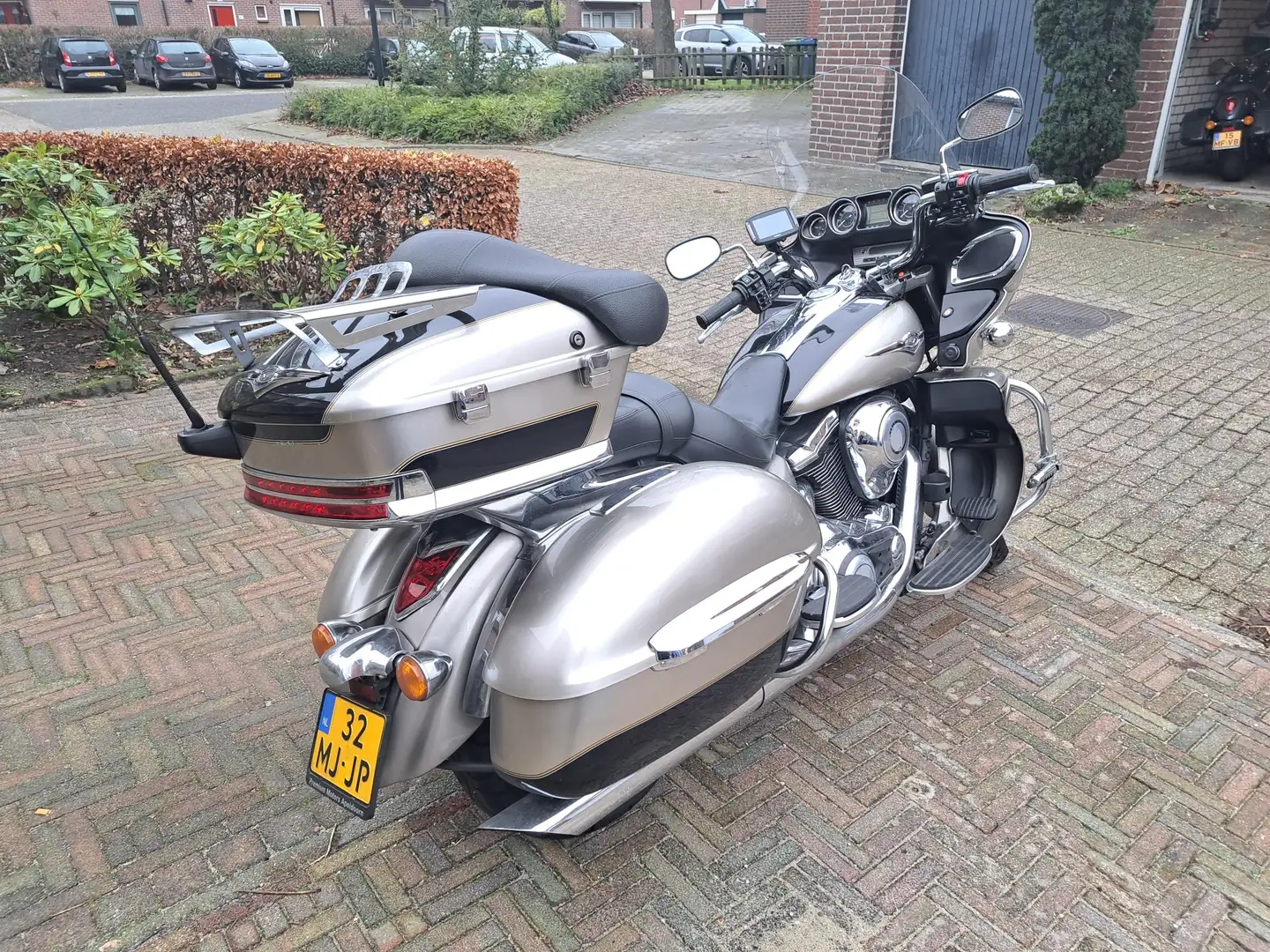 Kawasaki VN 1700 Voyager Золотий - 2