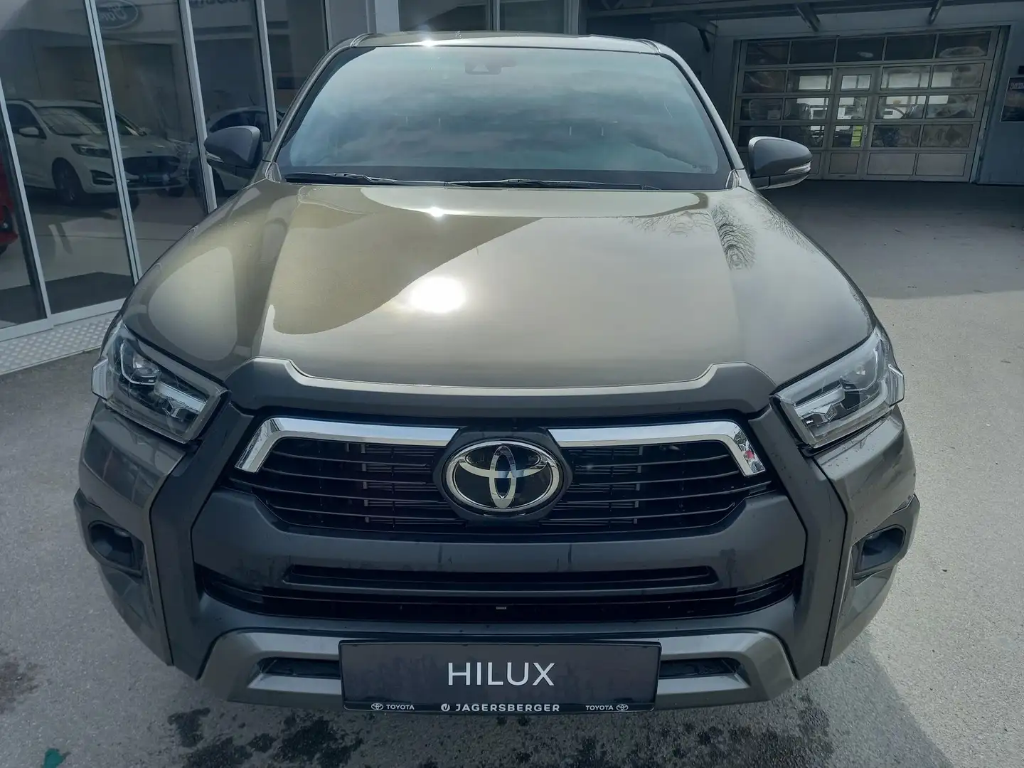 Toyota Hilux 2,8 Invinicible Automatik nur 415,--mtl.* Bronze - 2