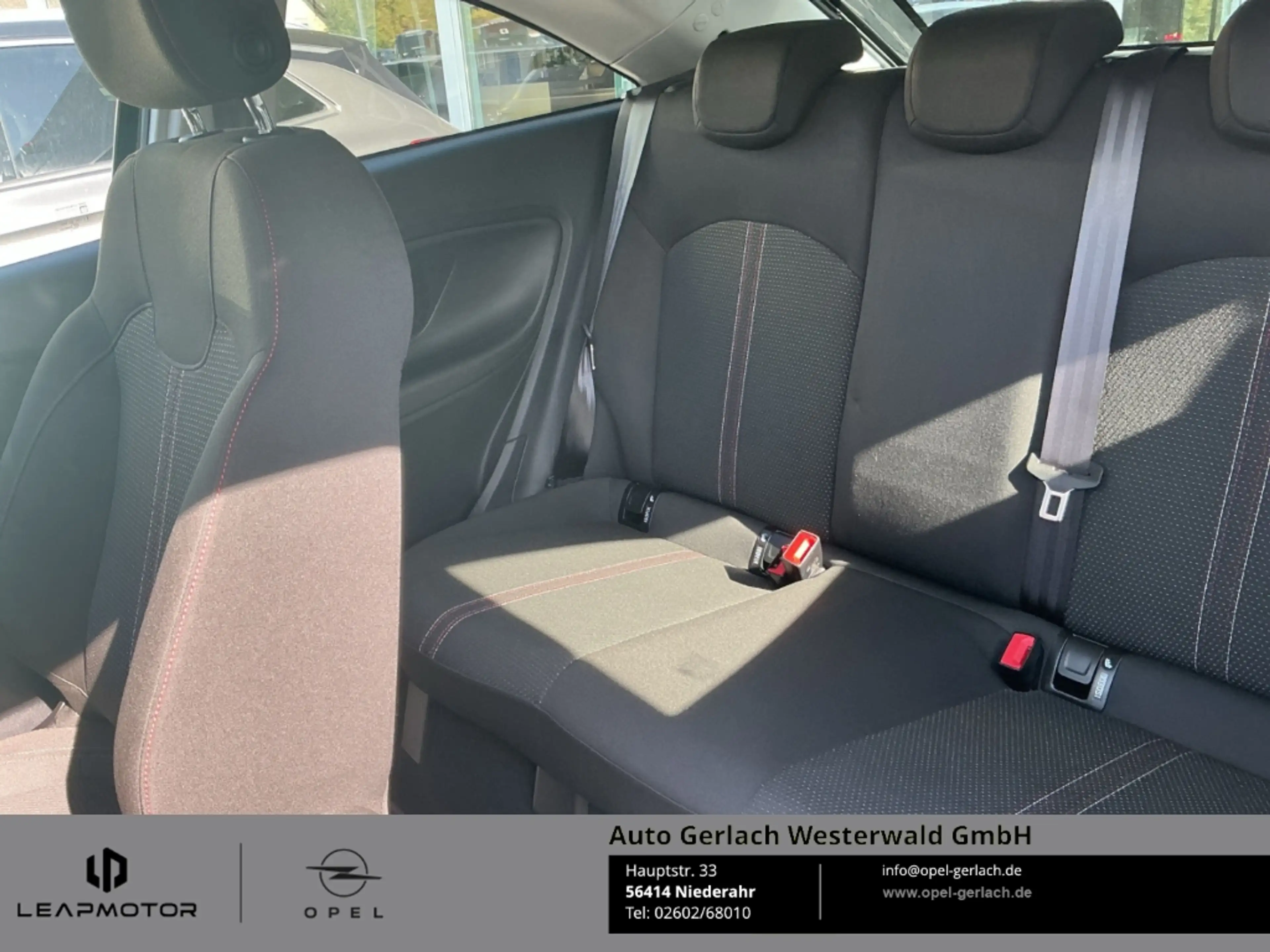 Opel Corsa E Color Edition ecoFlex Sportpaket Apple CarPlay A — photo 9