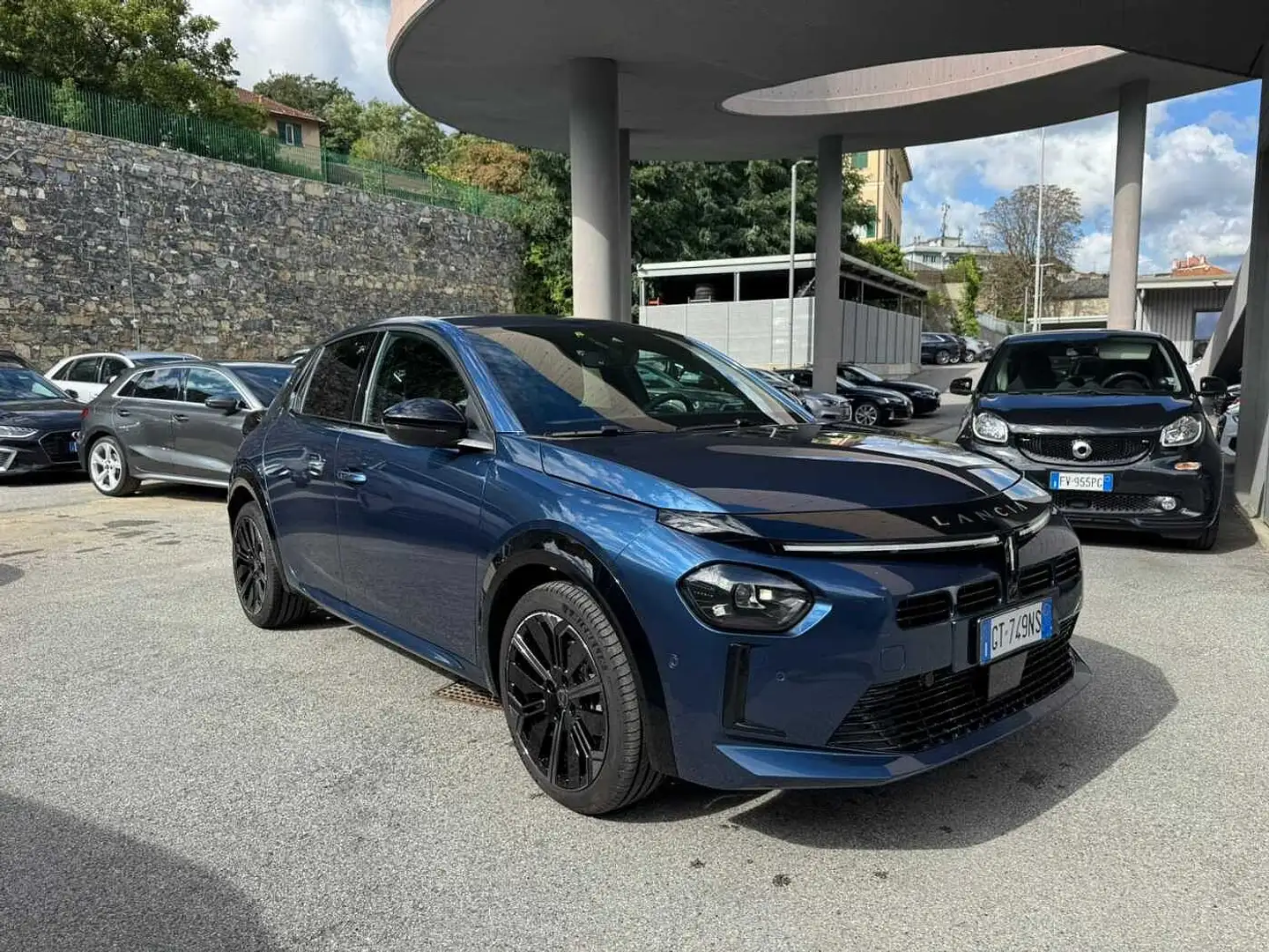 Lancia Ypsilon 4ª serie Hybrid e-DCT Edizione Cassina Blau - 2