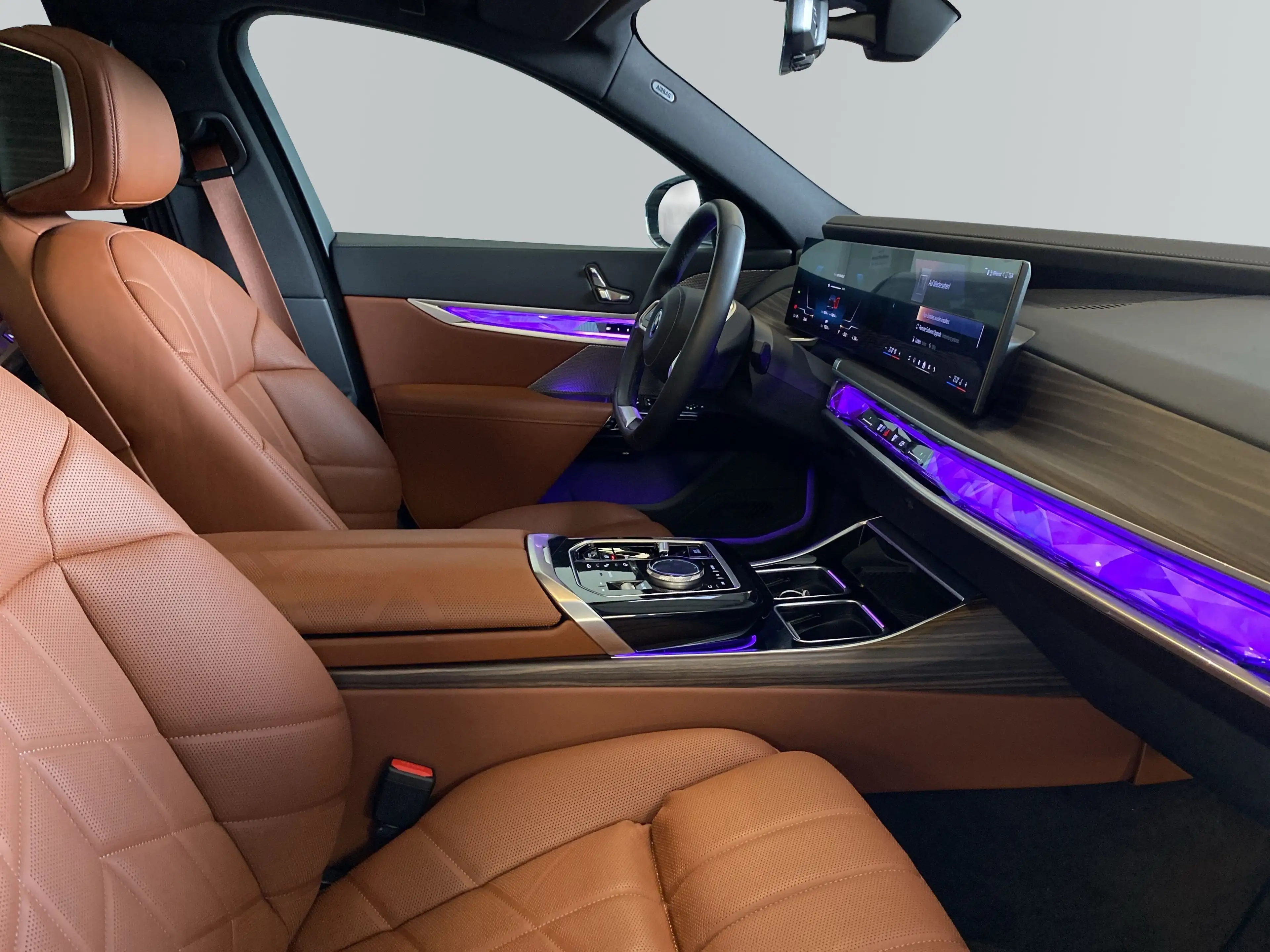 BMW i7 xDrive60 Limousine — photo 11