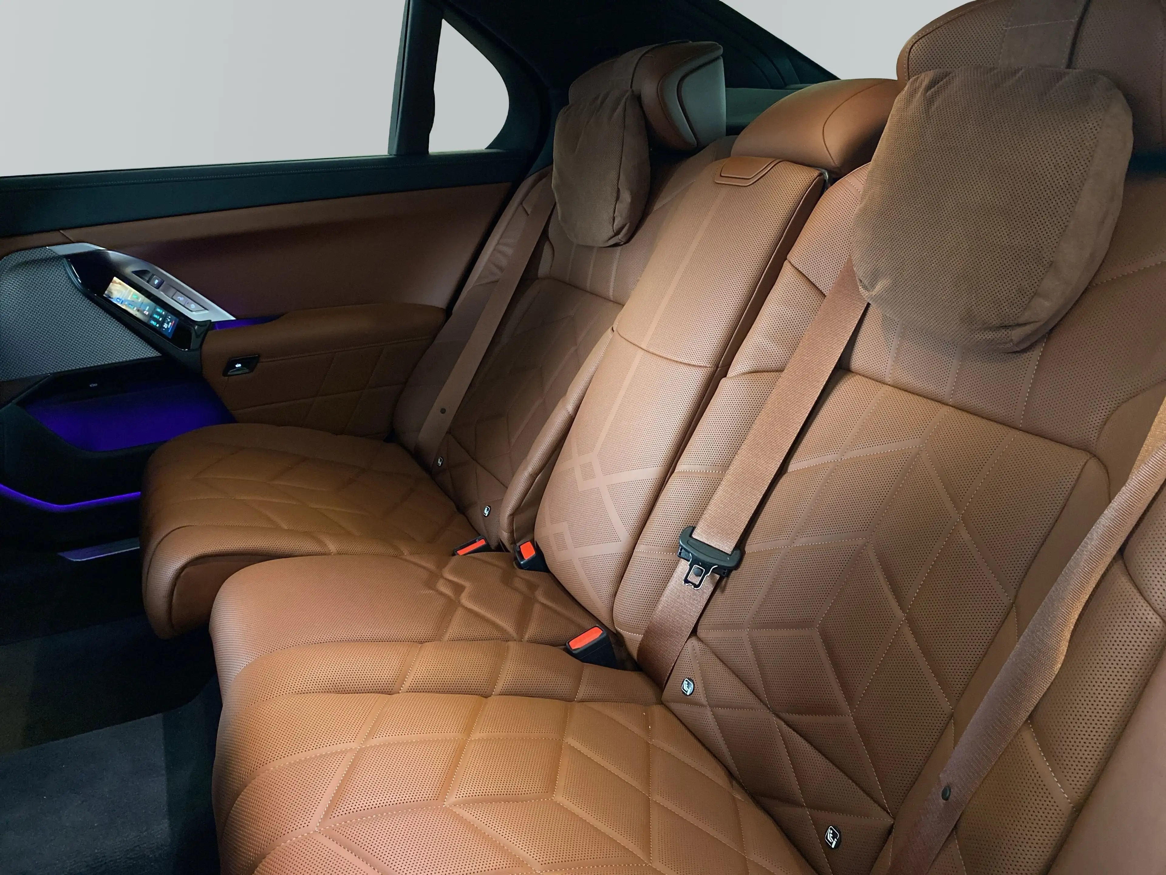 BMW i7 xDrive60 Limousine — photo 9