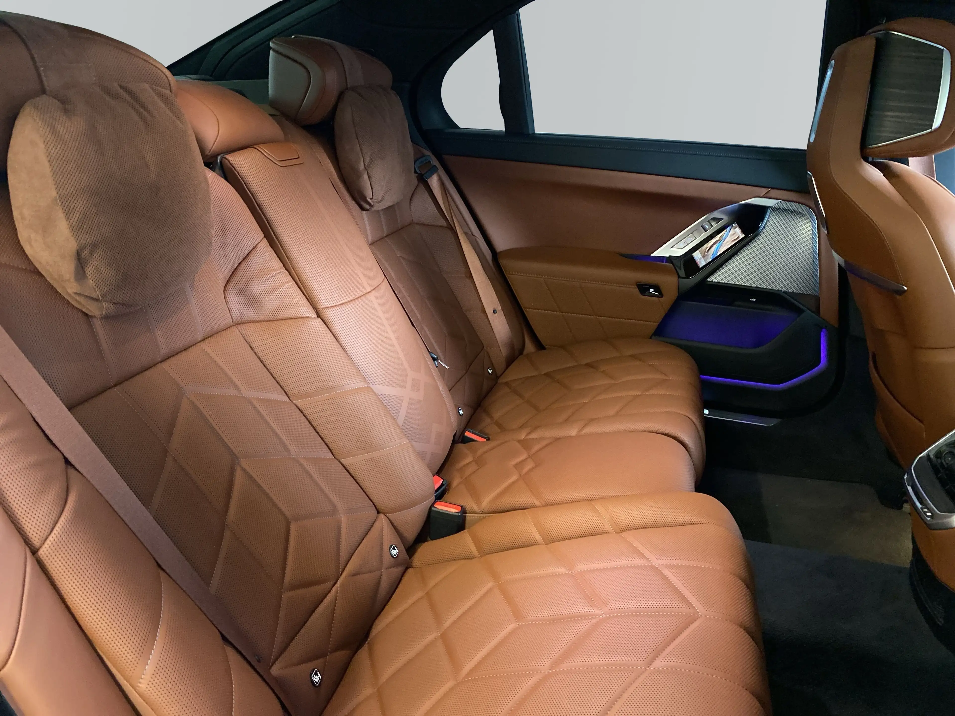 BMW i7 xDrive60 Limousine — photo 10