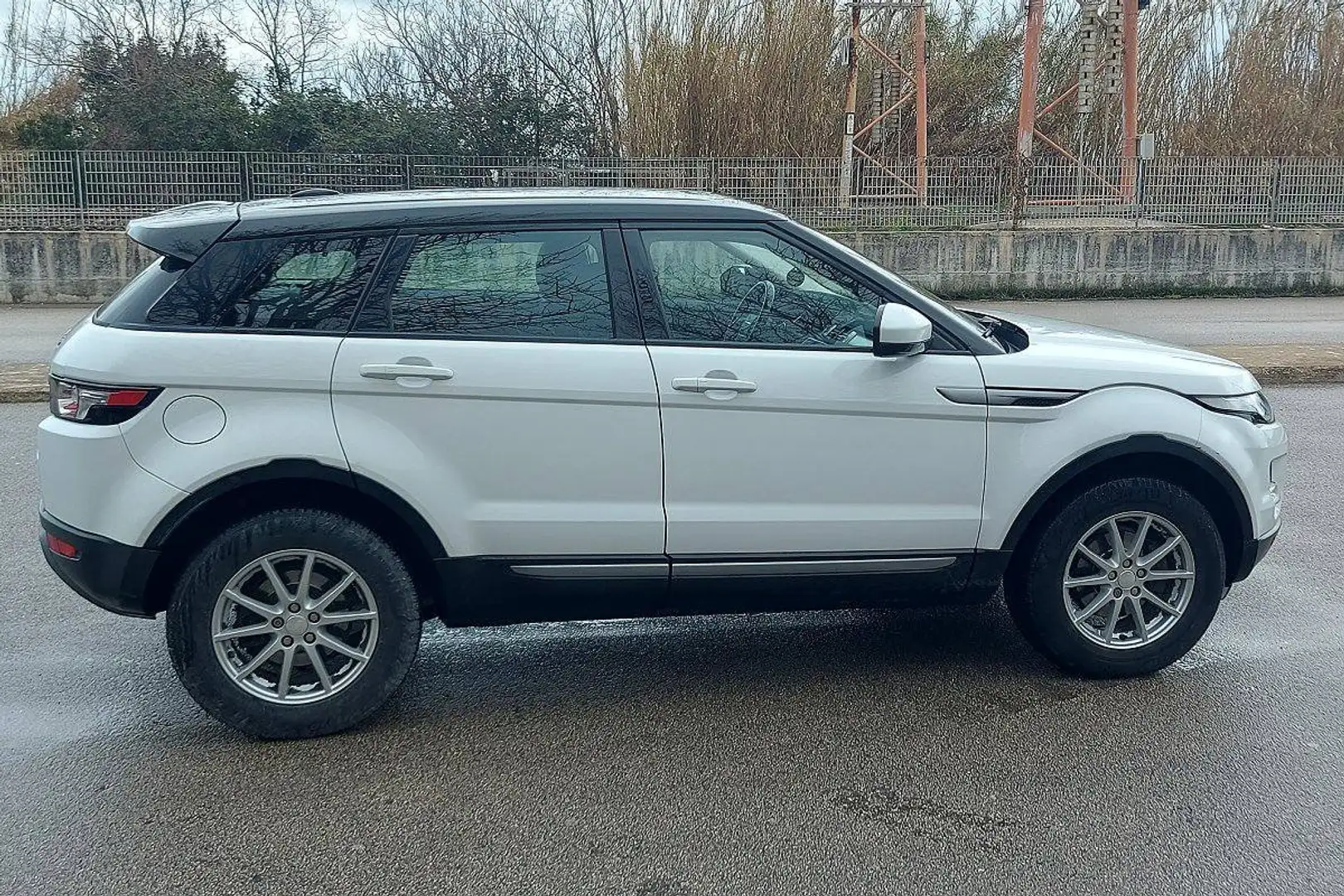 Land Rover Range Rover Evoque Range+Rover+Evoque+5p+2.2+td4+Pure+150cv+auto+9m Bianco - 2