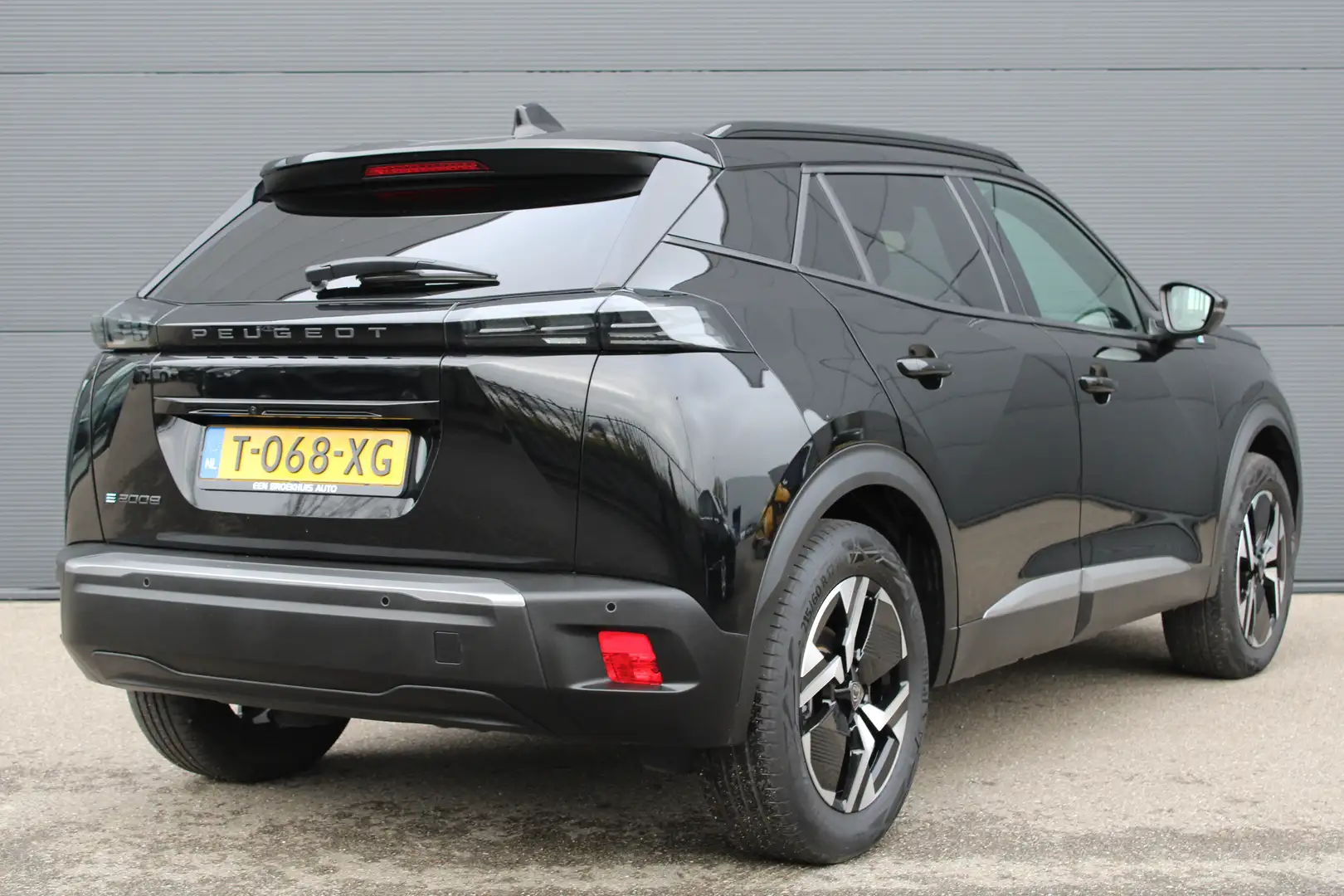 Peugeot e-2008 EV Allure 54 kWh | Automaat | Navigatie | Camera | Noir - 2