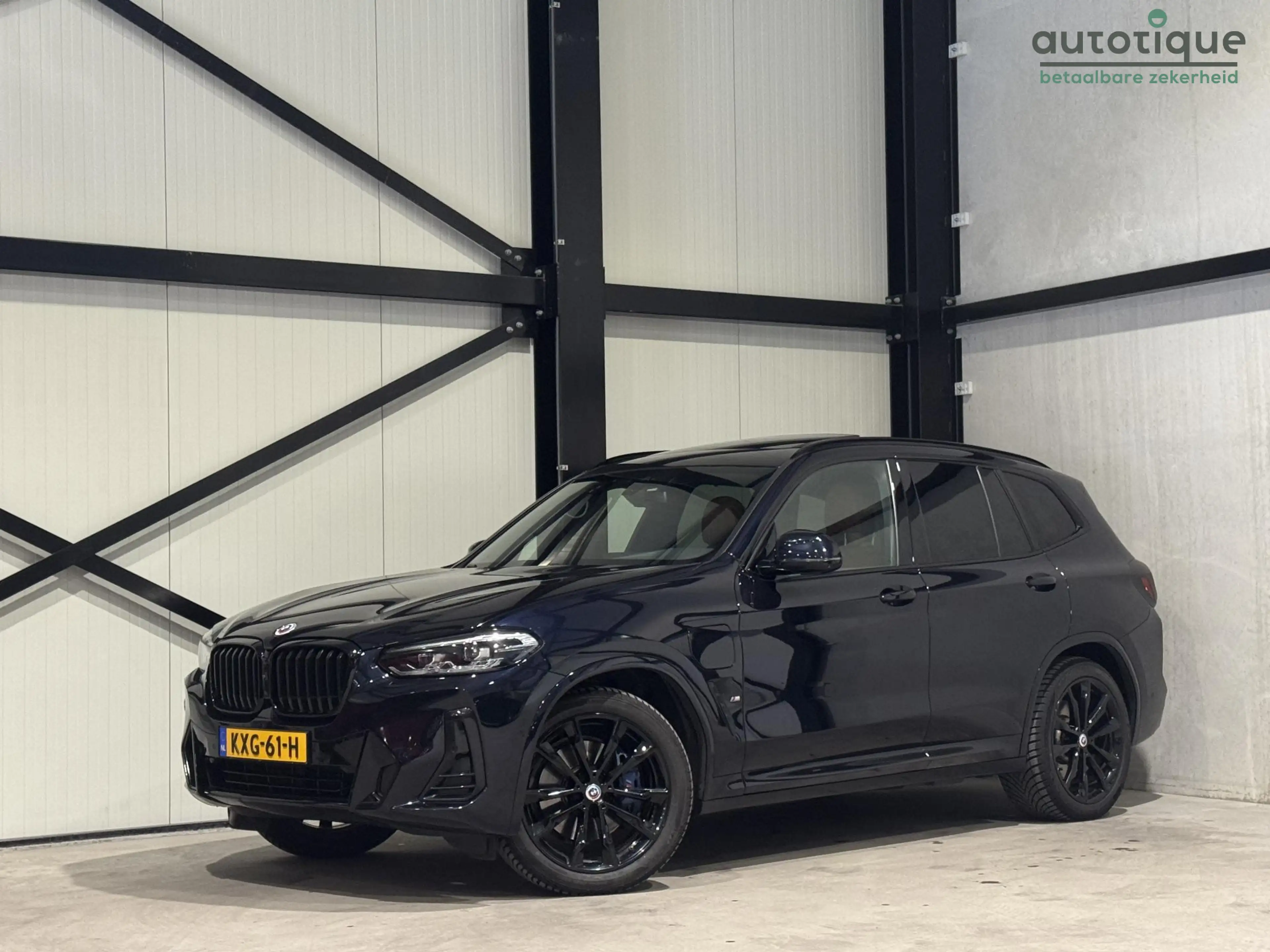 BMW X3 xDrive30e M-pakket | panorama | navi | led | leder