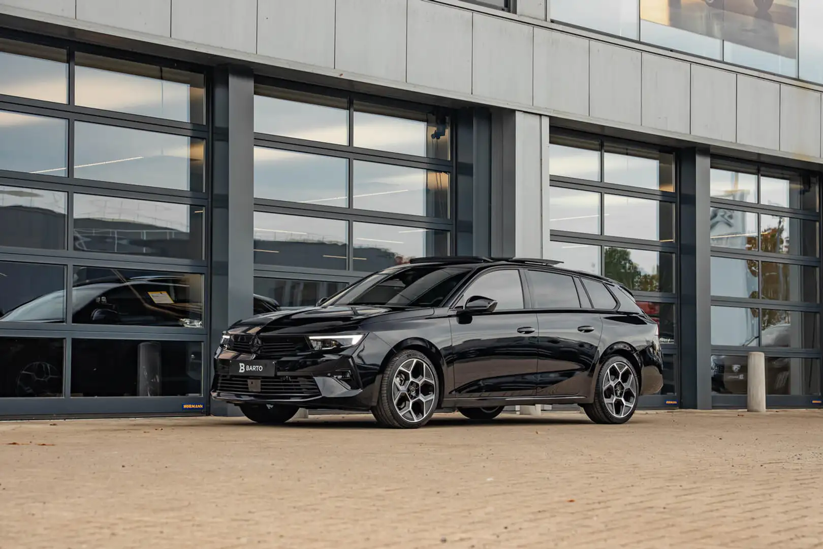 Opel Astra Ultimate | Plugin Hybrid 180 PK | Leder | Pano ... Noir - 2